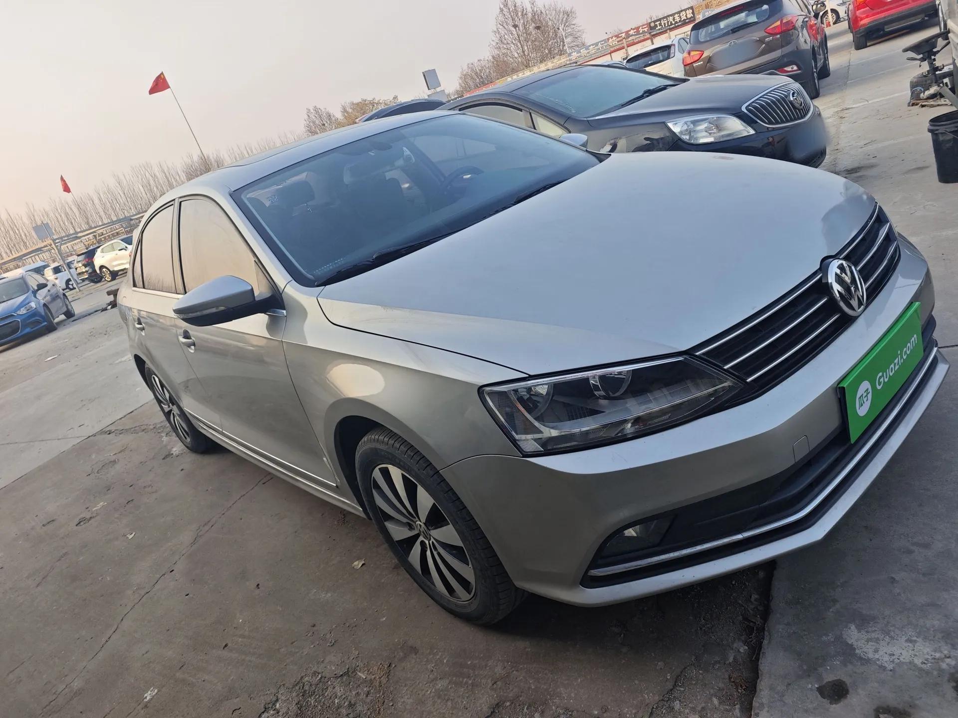Volkswagen Sagitar 2018 1.6L Automatic Comfort Model — миниатюра 5