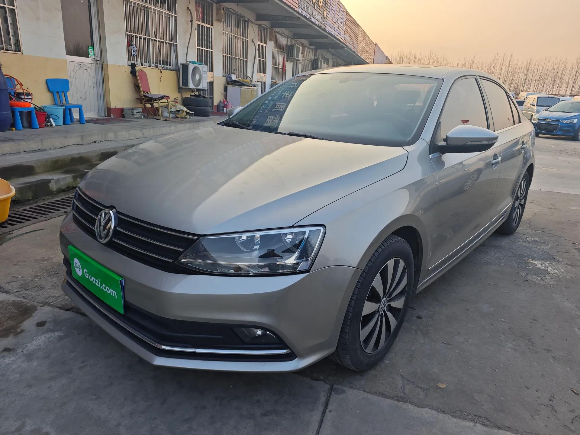Volkswagen Sagitar 2018 1.6L Automatic Comfort Model — миниатюра 6