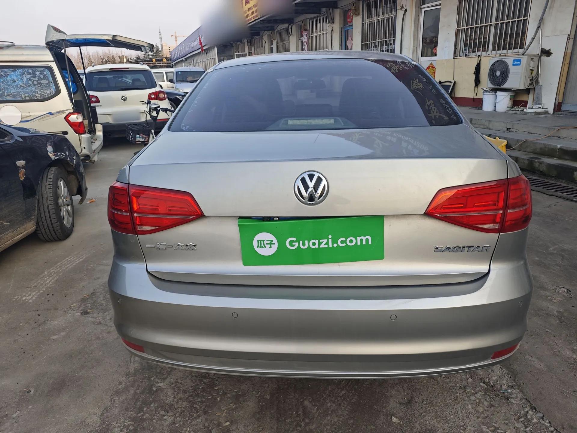 Volkswagen Sagitar 2018 1.6L Automatic Comfort Model — миниатюра 7