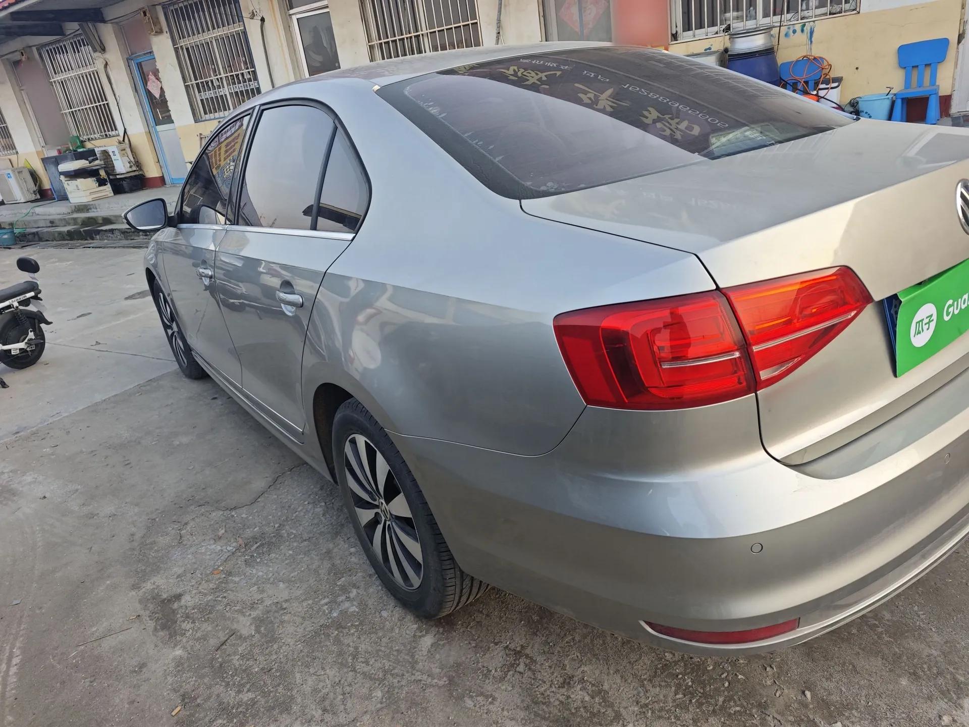 Volkswagen Sagitar 2018 1.6L Automatic Comfort Model — миниатюра 9