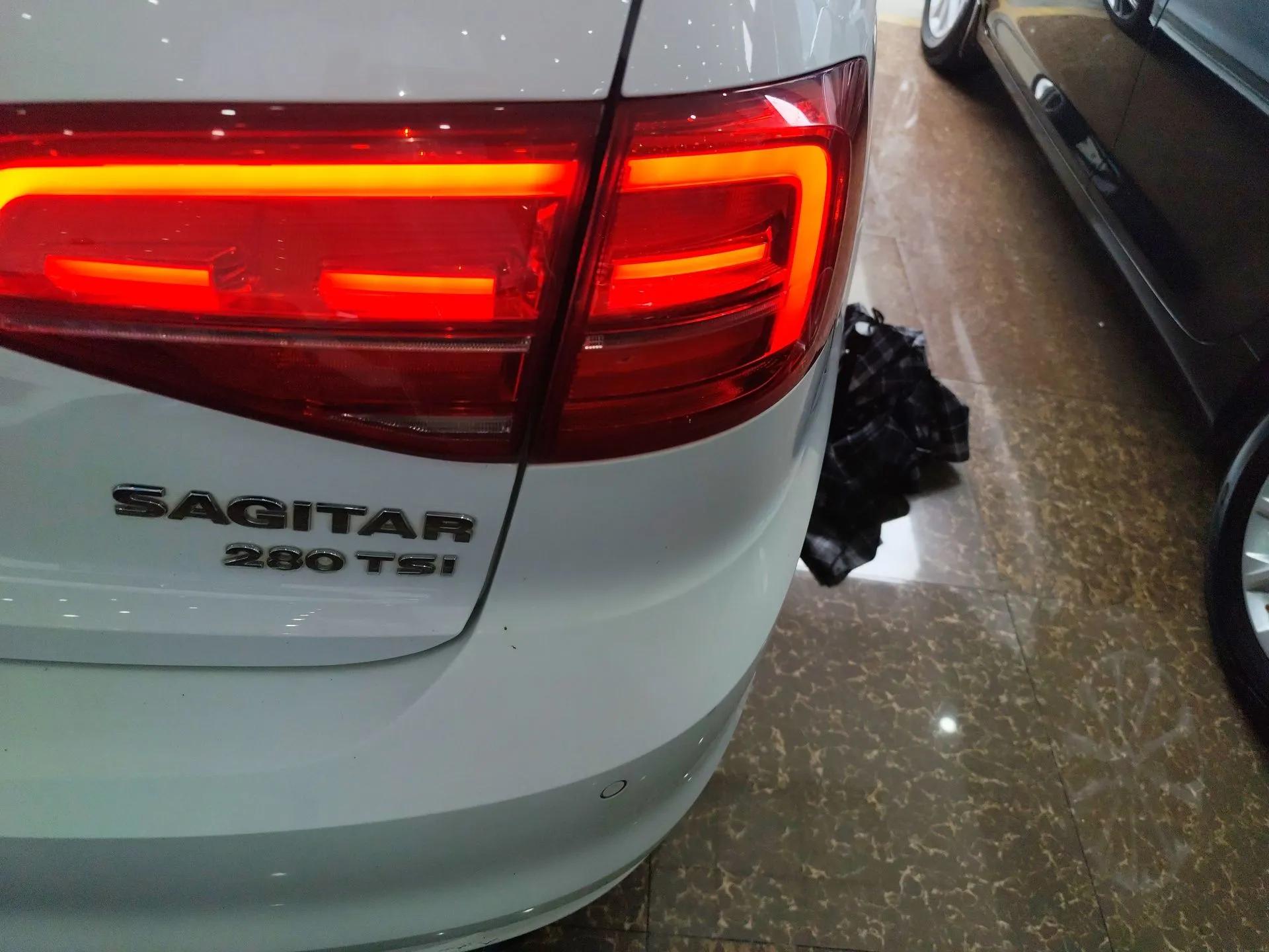 Volkswagen Sagitar 2018 280TSI DSG Ignite Edition — миниатюра 8