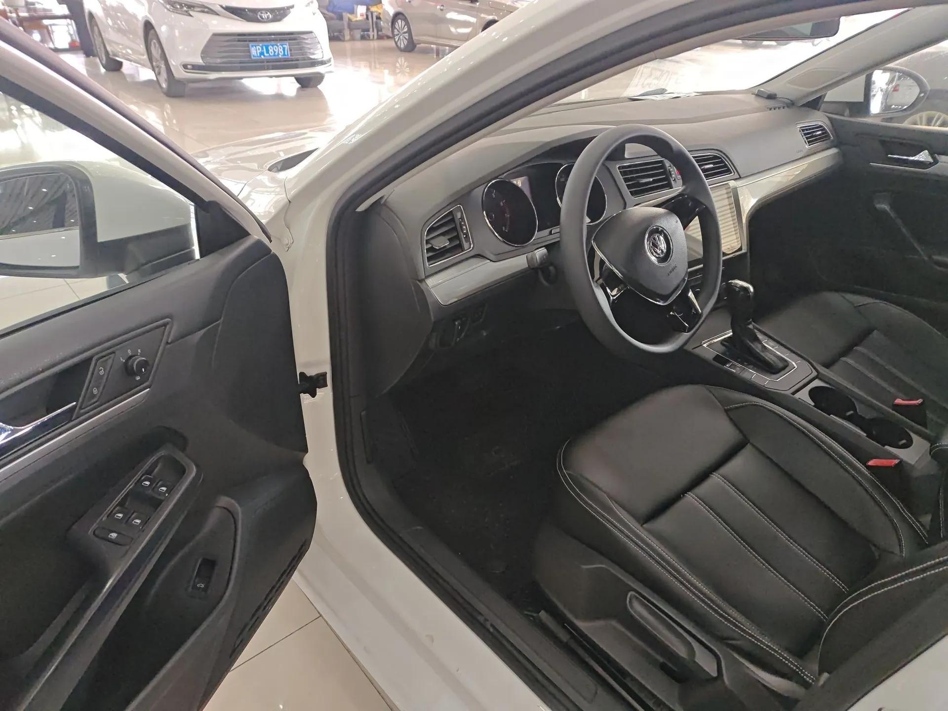Volkswagen Lamando 2017 230TSI DSG Fashion Edition — миниатюра 19