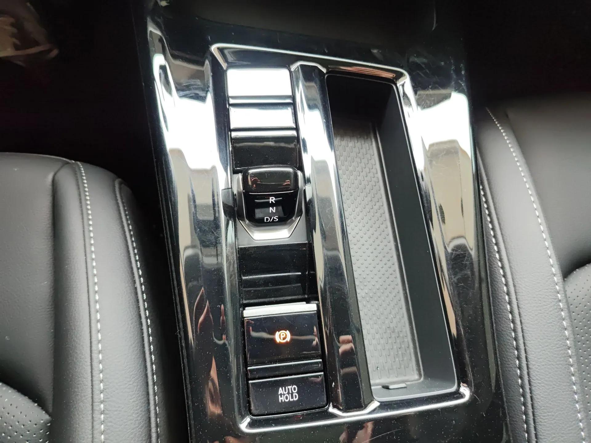 Volkswagen Lamando 2024 Lingdu L 200TSI DSG Trendy & Spicy Edition — миниатюра 16