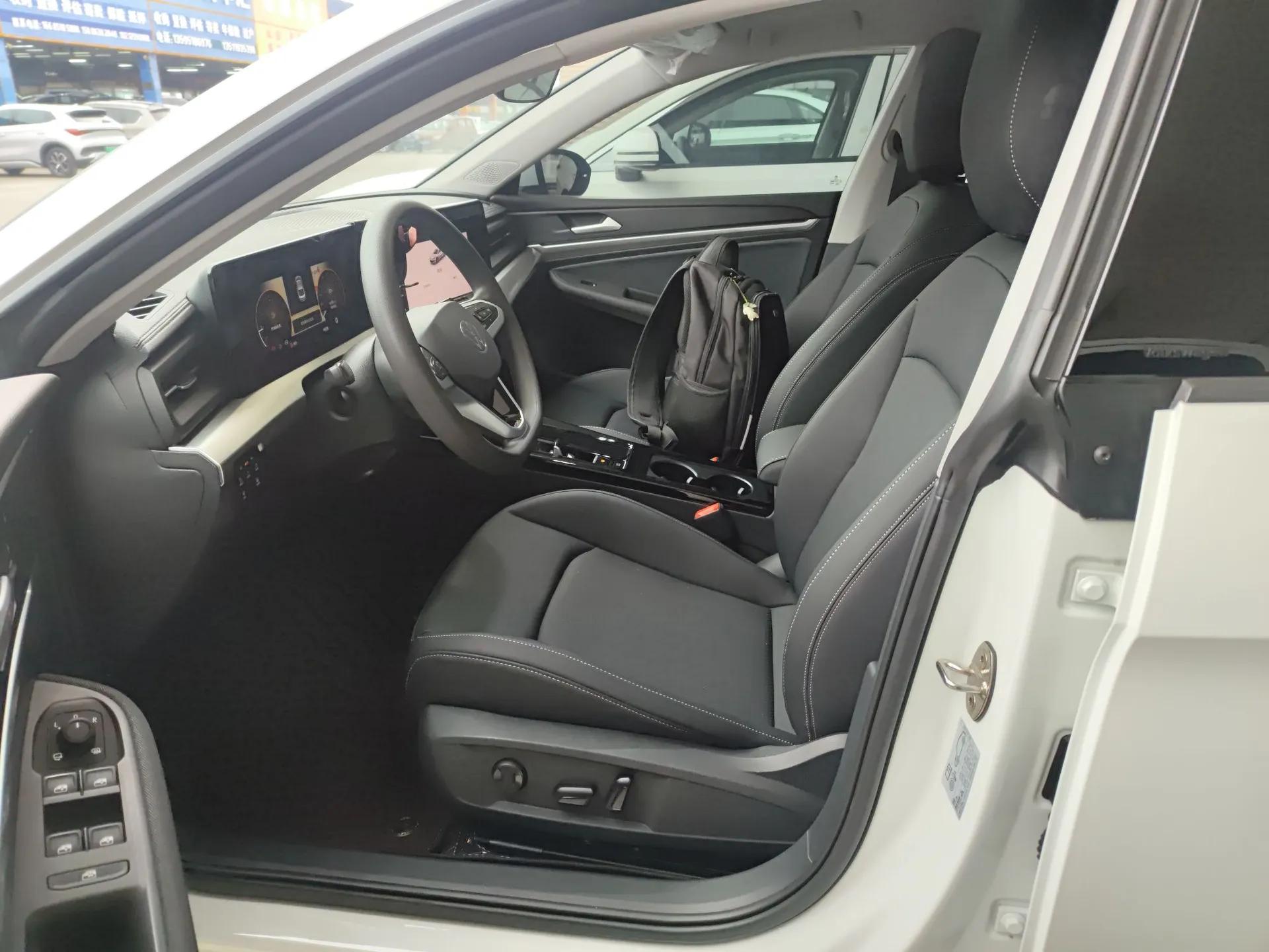 Volkswagen Lamando 2024 Lingdu L 200TSI DSG Trendy & Spicy Edition — миниатюра 17