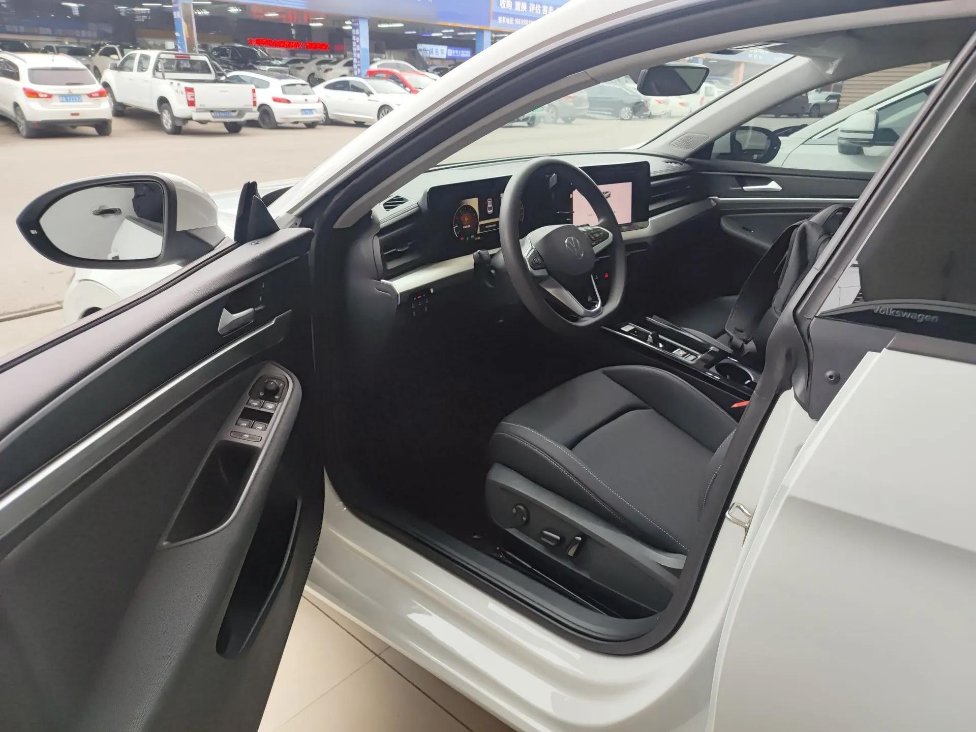 Volkswagen Lamando 2024 Lingdu L 200TSI DSG Trendy & Spicy Edition — миниатюра 18