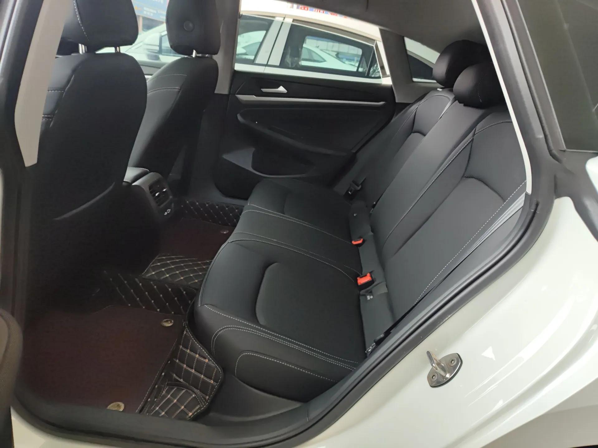 Volkswagen Lamando 2024 Lingdu L 200TSI DSG Trendy & Spicy Edition — миниатюра 19