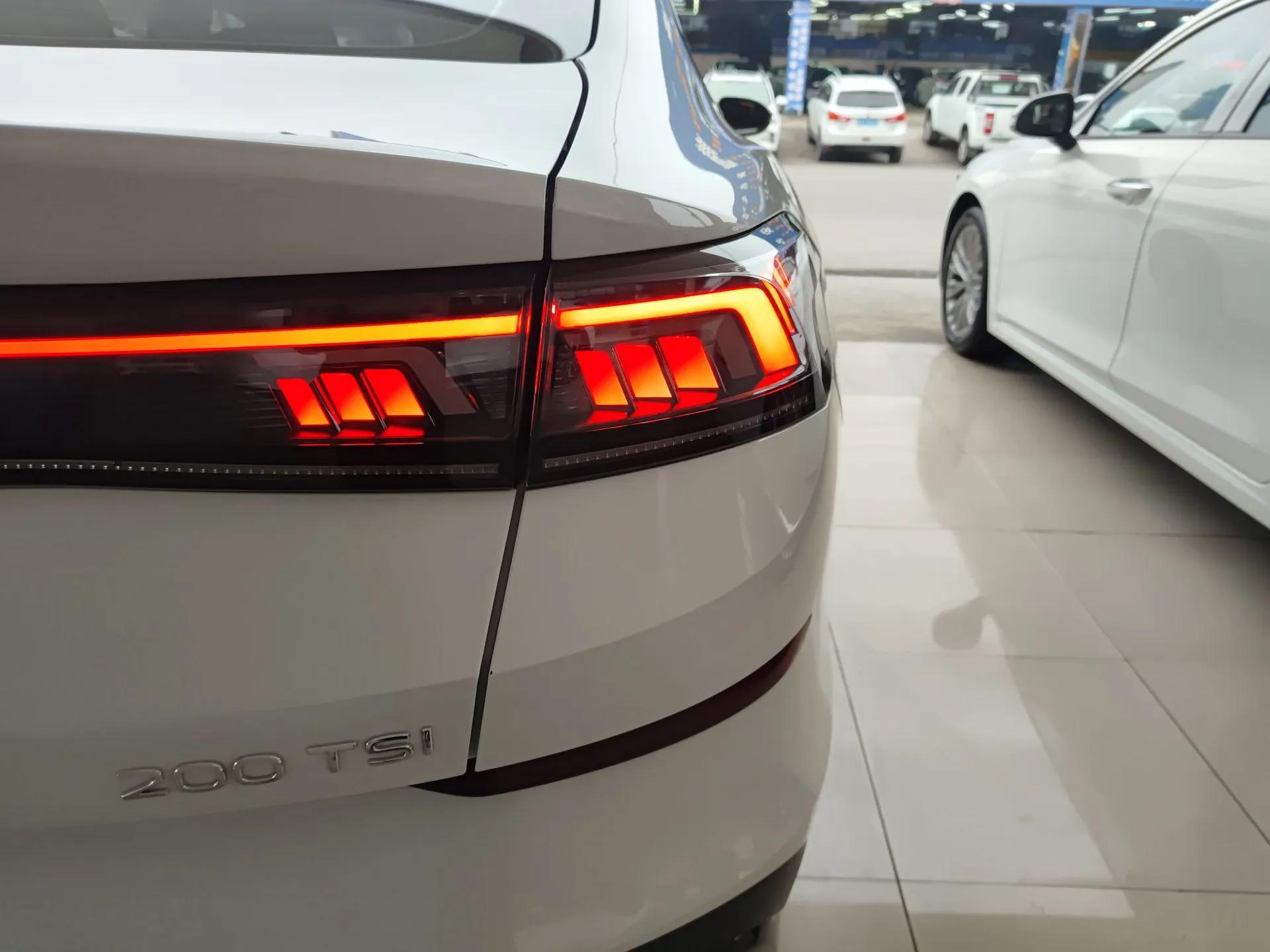 Volkswagen Lamando 2024 Lingdu L 200TSI DSG Trendy & Spicy Edition — миниатюра 8