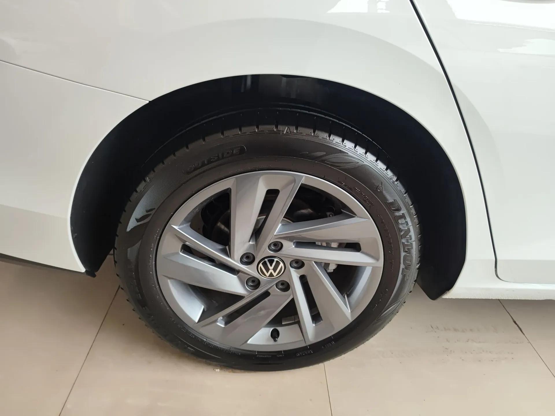 Volkswagen Lamando 2024 Lingdu L 200TSI DSG Trendy & Spicy Edition — миниатюра 10