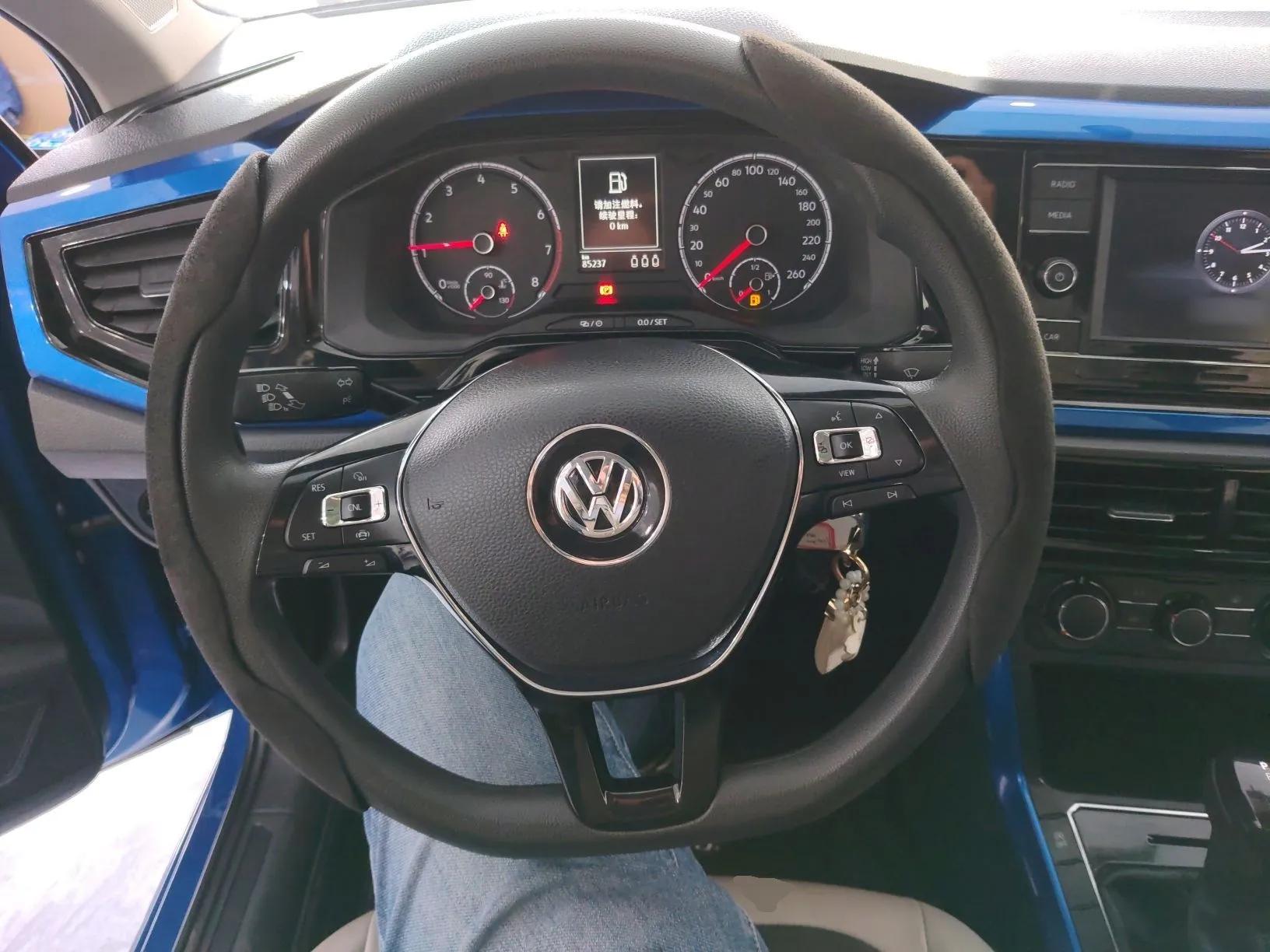 Volkswagen Polo 2019 Plus 1.5L Automatic Colorful Technology Edition — миниатюра 14