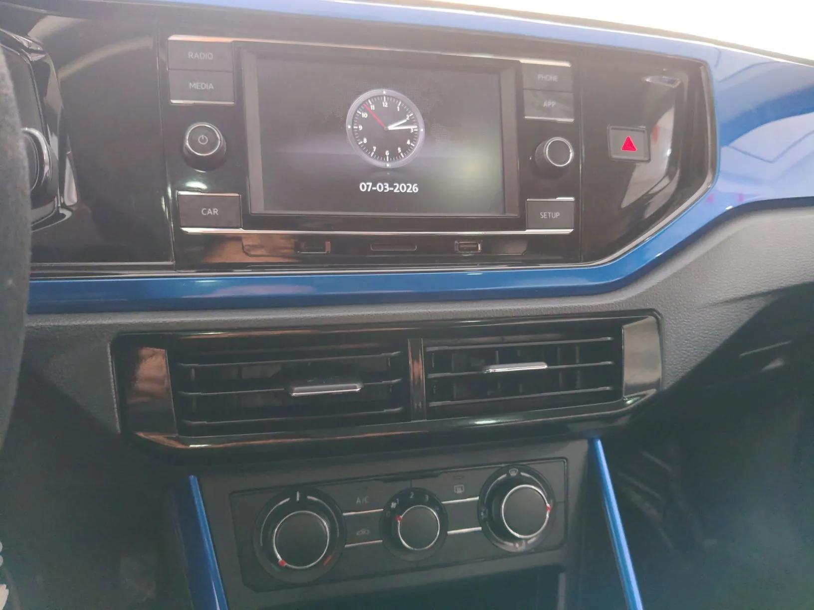 Volkswagen Polo 2019 Plus 1.5L Automatic Colorful Technology Edition — миниатюра 16