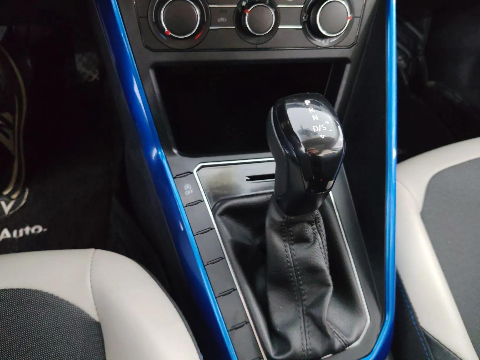 Volkswagen Polo 2019 Plus 1.5L Automatic Colorful Technology Edition — миниатюра 17