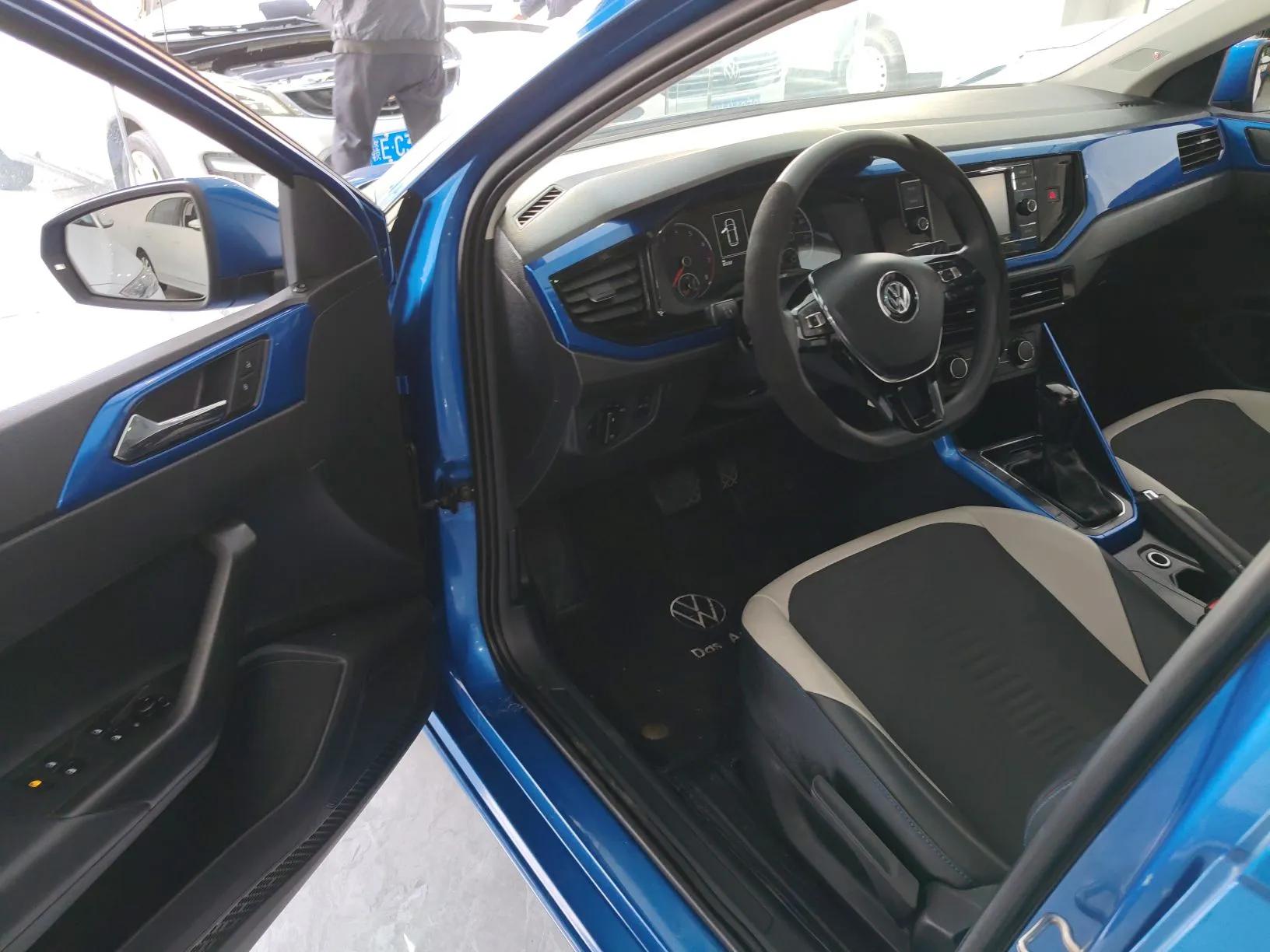 Volkswagen Polo 2019 Plus 1.5L Automatic Colorful Technology Edition — миниатюра 19