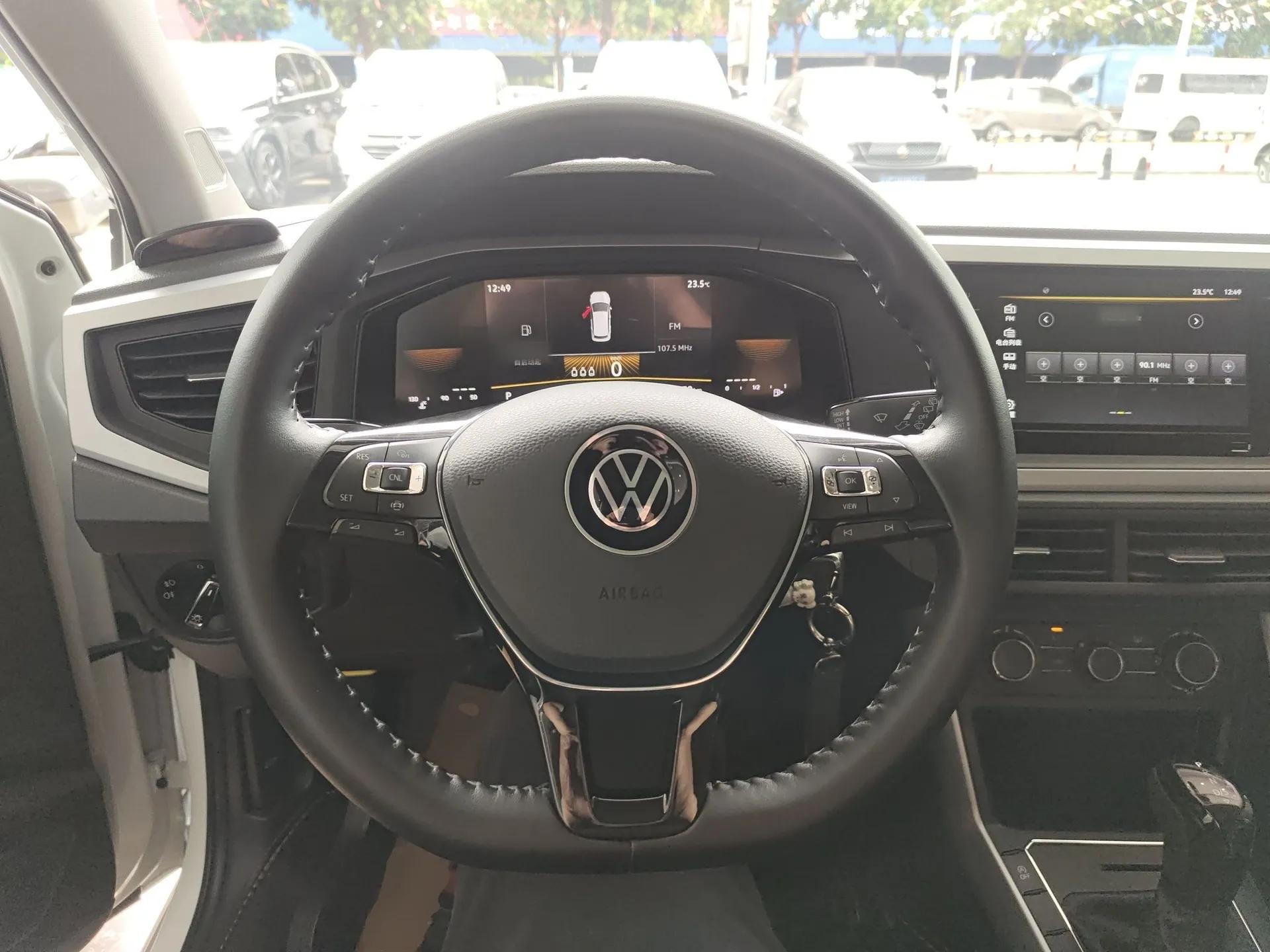 Volkswagen Polo 2023 Plus 1.5L Automatic Panoramic Enjoyment Edition — миниатюра 13