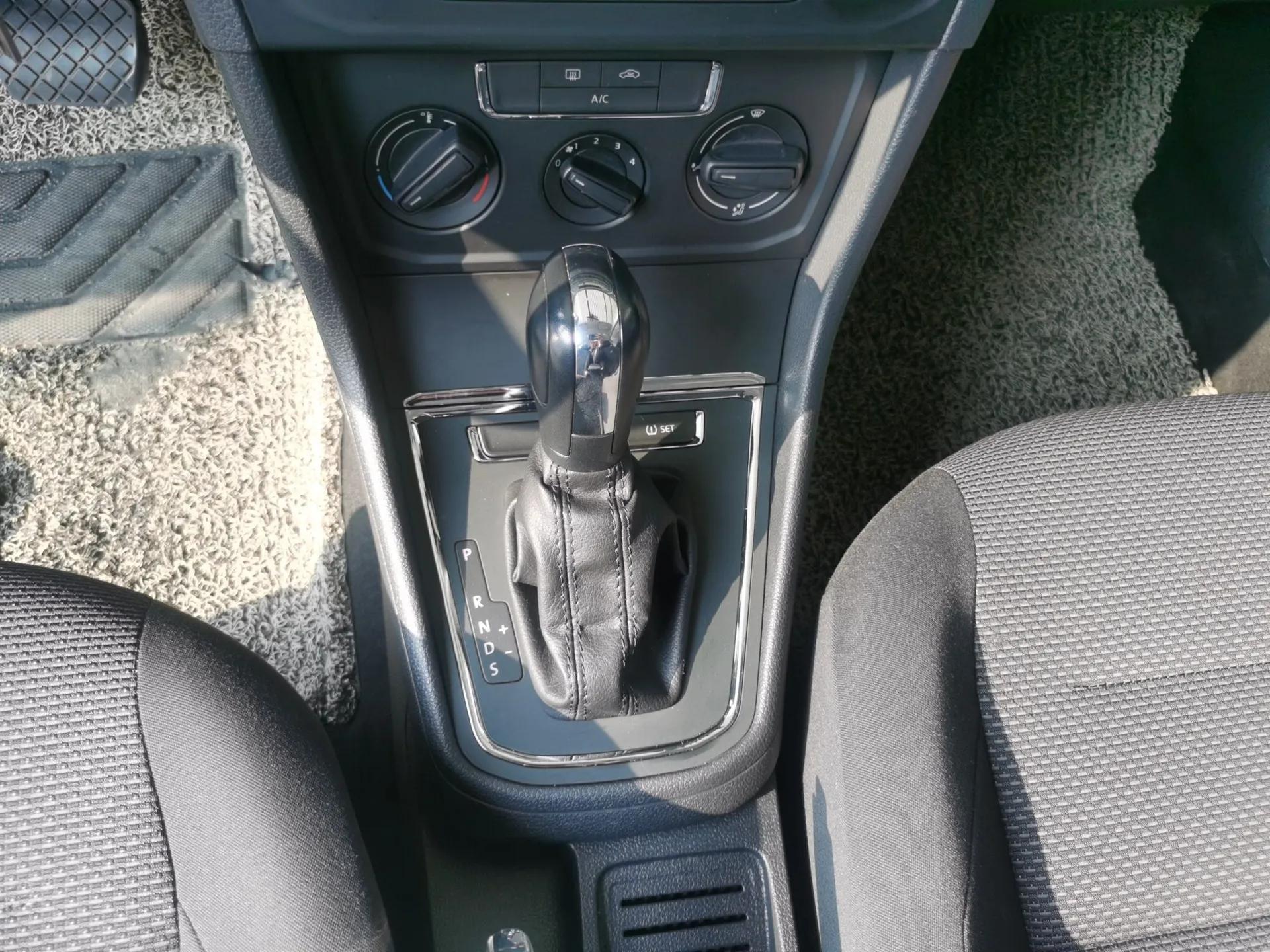Volkswagen Bora 2019 Bora·Legend 1.5L Automatic Fashion Edition China VI Standard — миниатюра 15