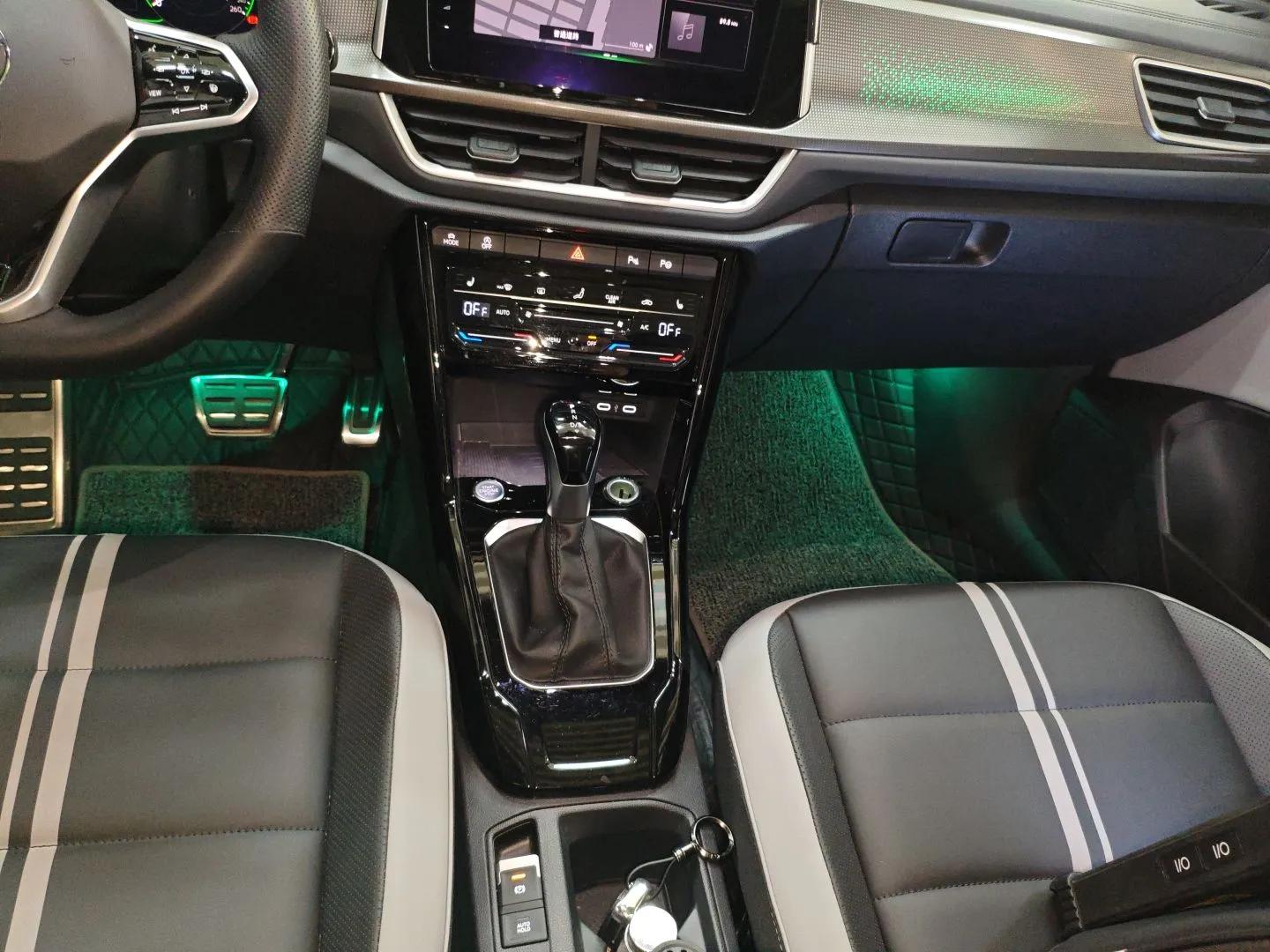 Volkswagen T-ROC 2023 300TSI DSG Two-Wheel Drive Starlight Edition — миниатюра 17