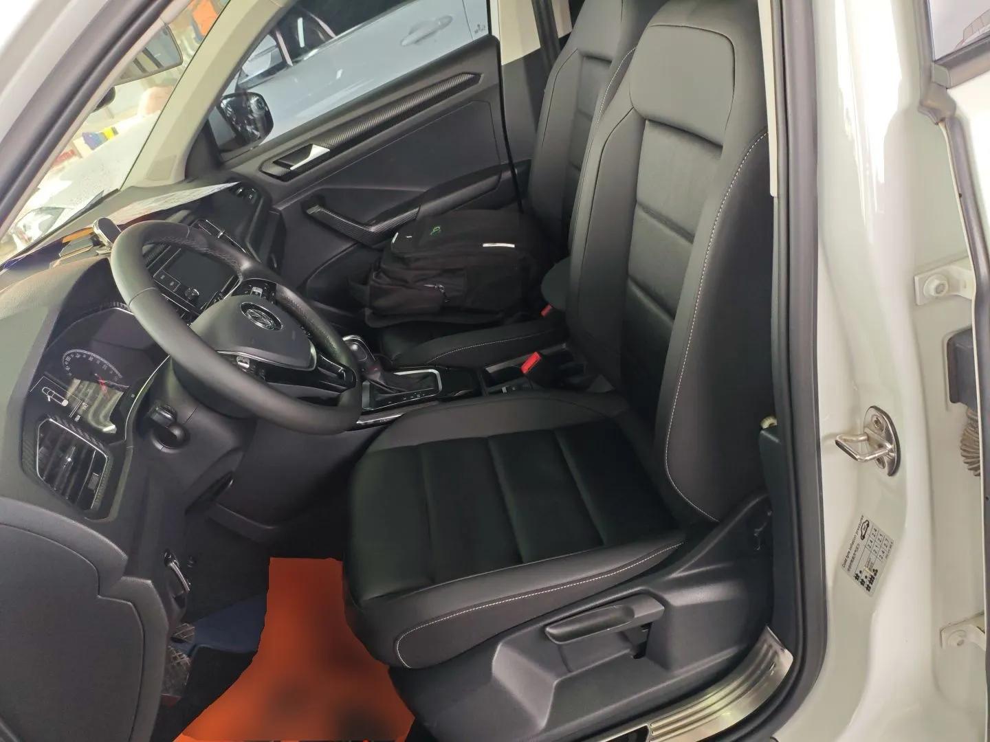Volkswagen T-ROC 2018 280TSI DSG Two-Wheel-Drive Comfort Version China V Standard — миниатюра 17