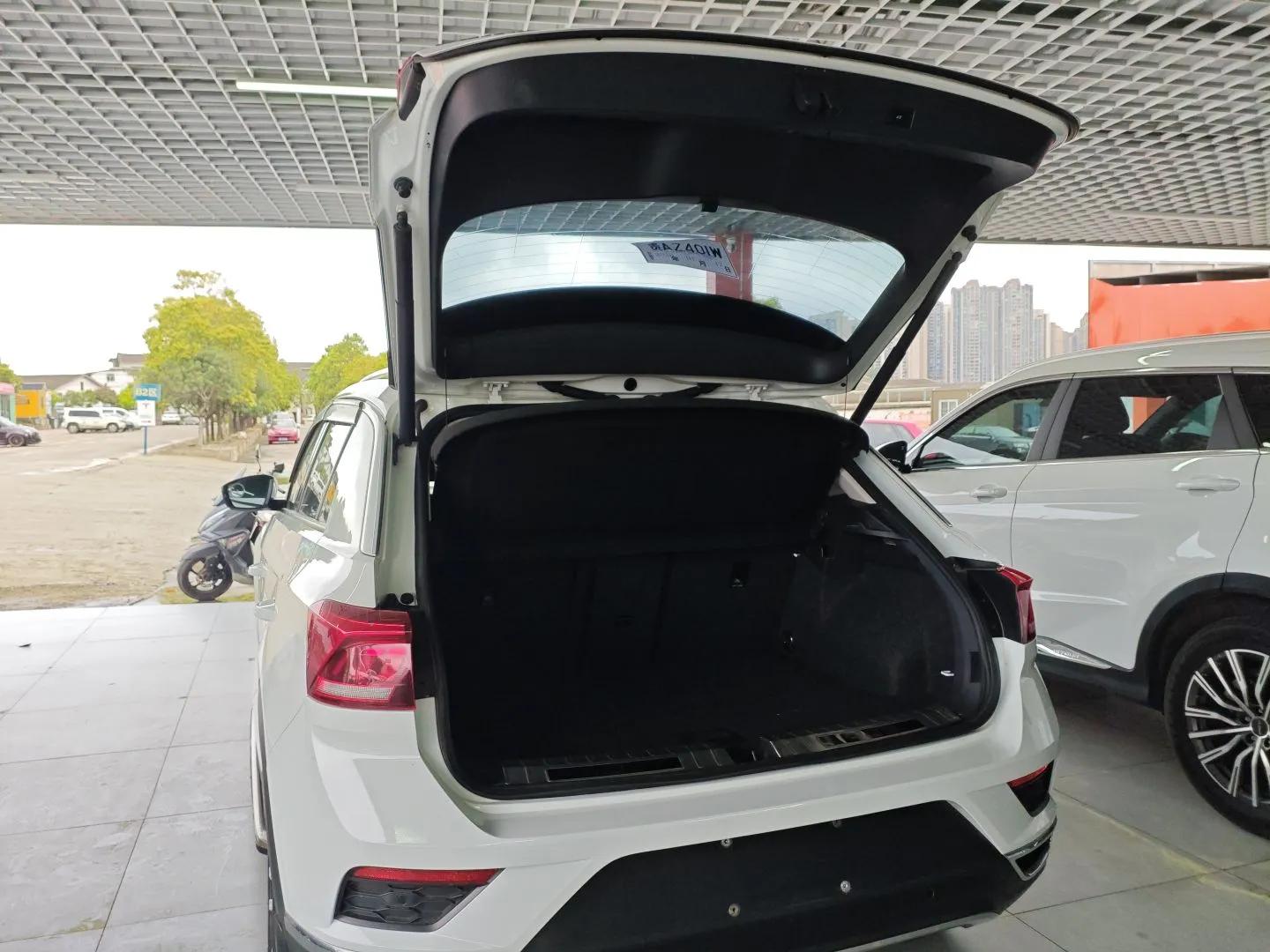 Volkswagen T-ROC 2018 280TSI DSG Two-Wheel-Drive Comfort Version China V Standard — миниатюра 21
