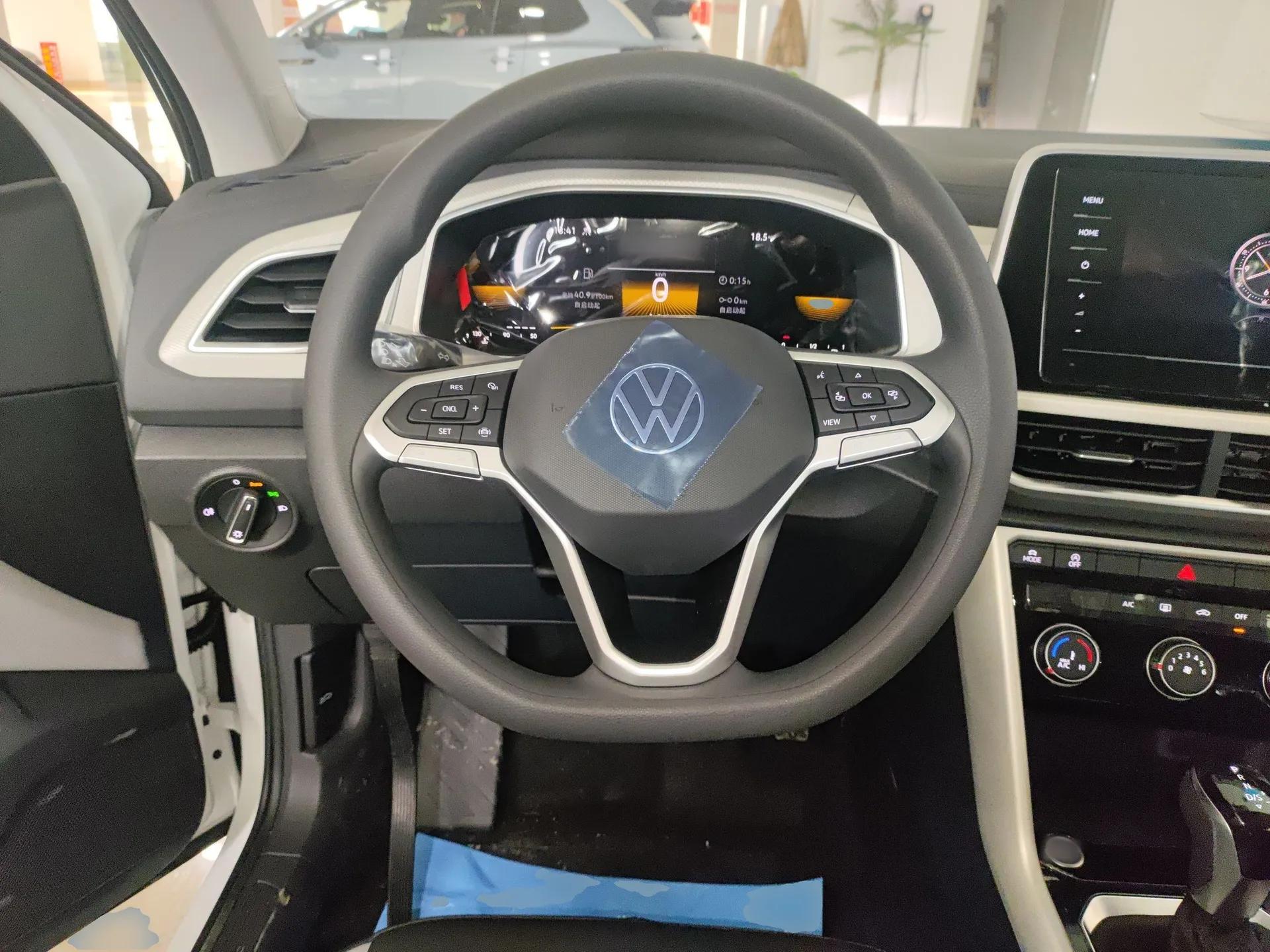 Volkswagen T-ROC 2026 Model 280TSI DSG Two-Wheel Drive Shiguang Edition — миниатюра 14