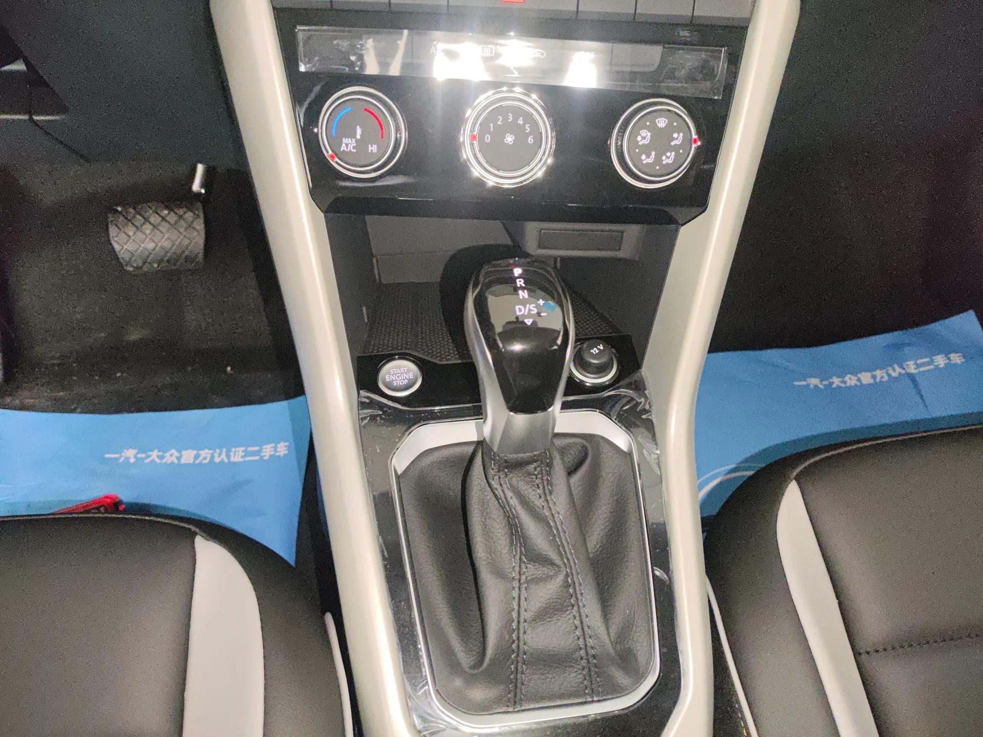 Volkswagen T-ROC 2026 Model 280TSI DSG Two-Wheel Drive Shiguang Edition — миниатюра 17