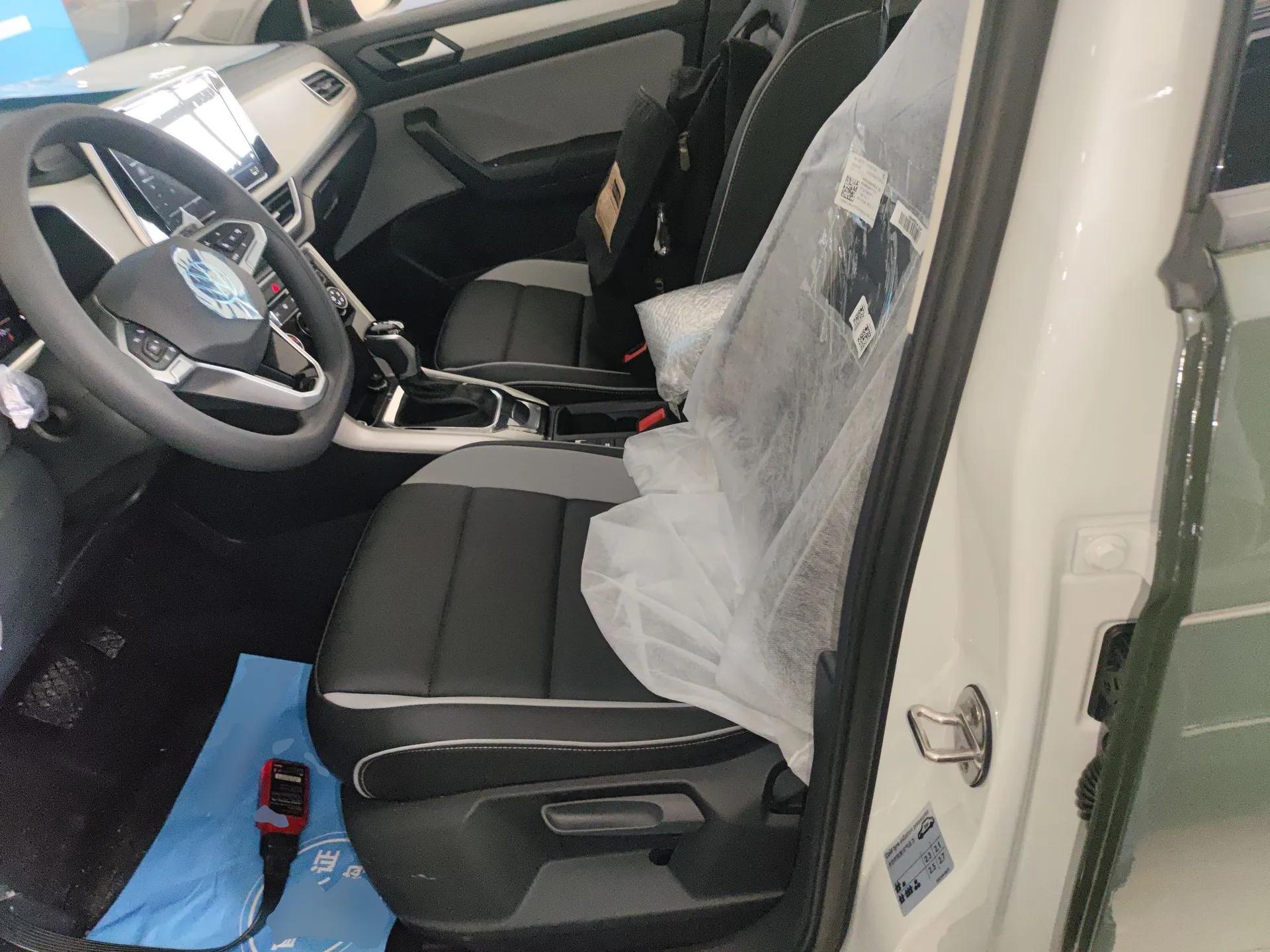 Volkswagen T-ROC 2026 Model 280TSI DSG Two-Wheel Drive Shiguang Edition — миниатюра 18