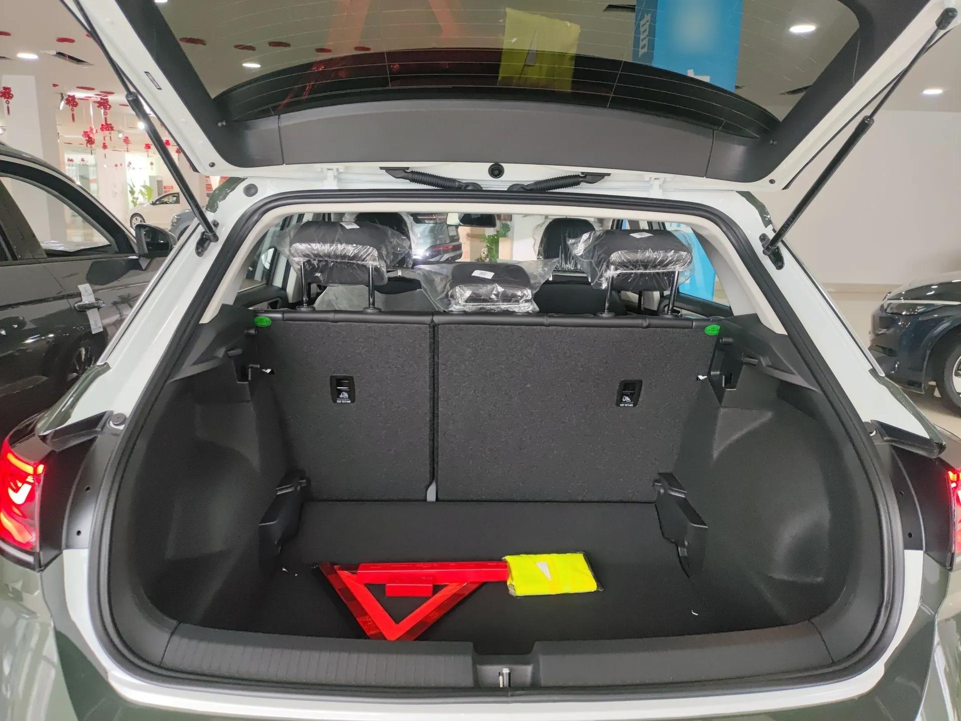 Volkswagen T-ROC 2026 Model 280TSI DSG Two-Wheel Drive Shiguang Edition — миниатюра 22