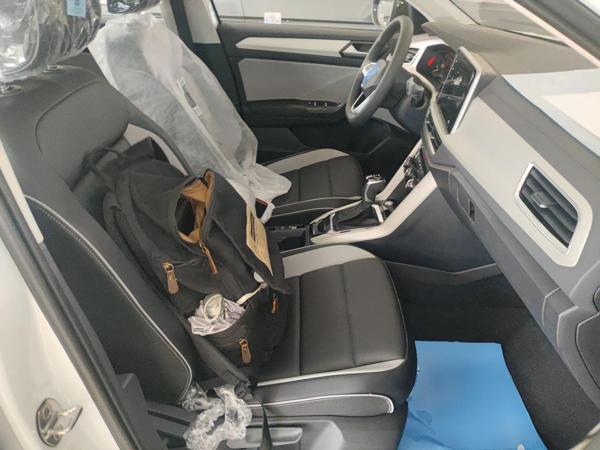 Volkswagen T-ROC 2026 Model 280TSI DSG Two-Wheel Drive Shiguang Edition — миниатюра 23