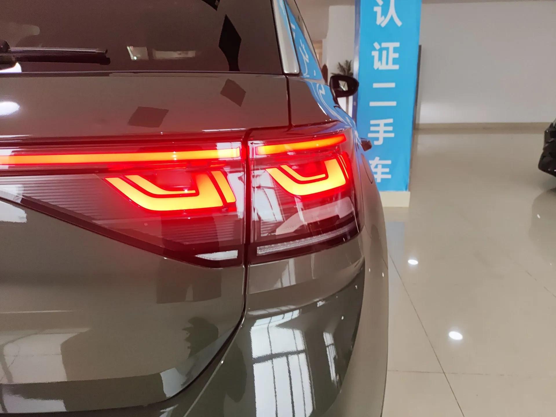 Volkswagen T-ROC 2026 Model 280TSI DSG Two-Wheel Drive Shiguang Edition — миниатюра 7