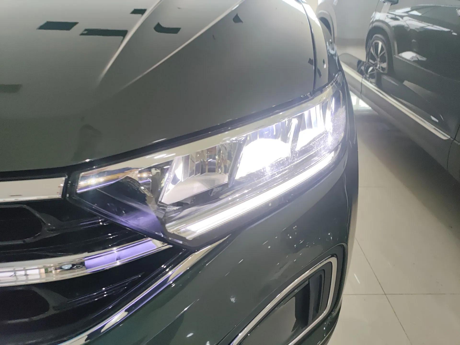 Volkswagen T-ROC 2026 Model 280TSI DSG Two-Wheel Drive Shiguang Edition — миниатюра 9