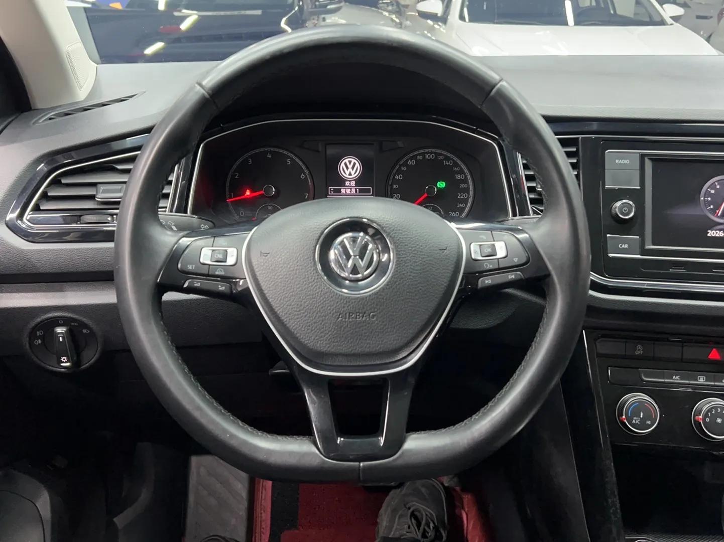 Volkswagen T-ROC 2018 280TSI DSG Two-Wheel-Drive Comfort Version China V Standard — миниатюра 12