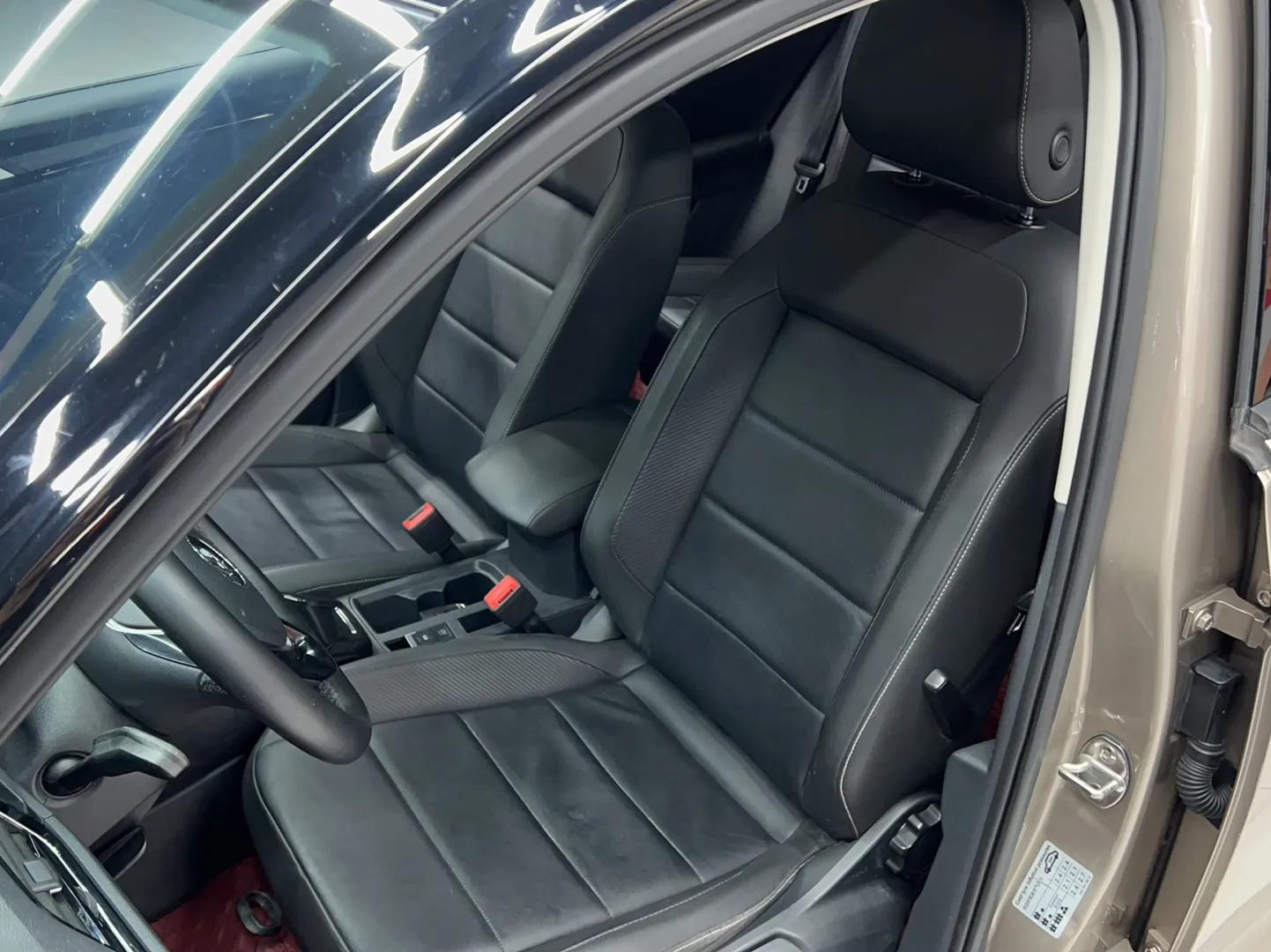 Volkswagen T-ROC 2018 280TSI DSG Two-Wheel-Drive Comfort Version China V Standard — миниатюра 16