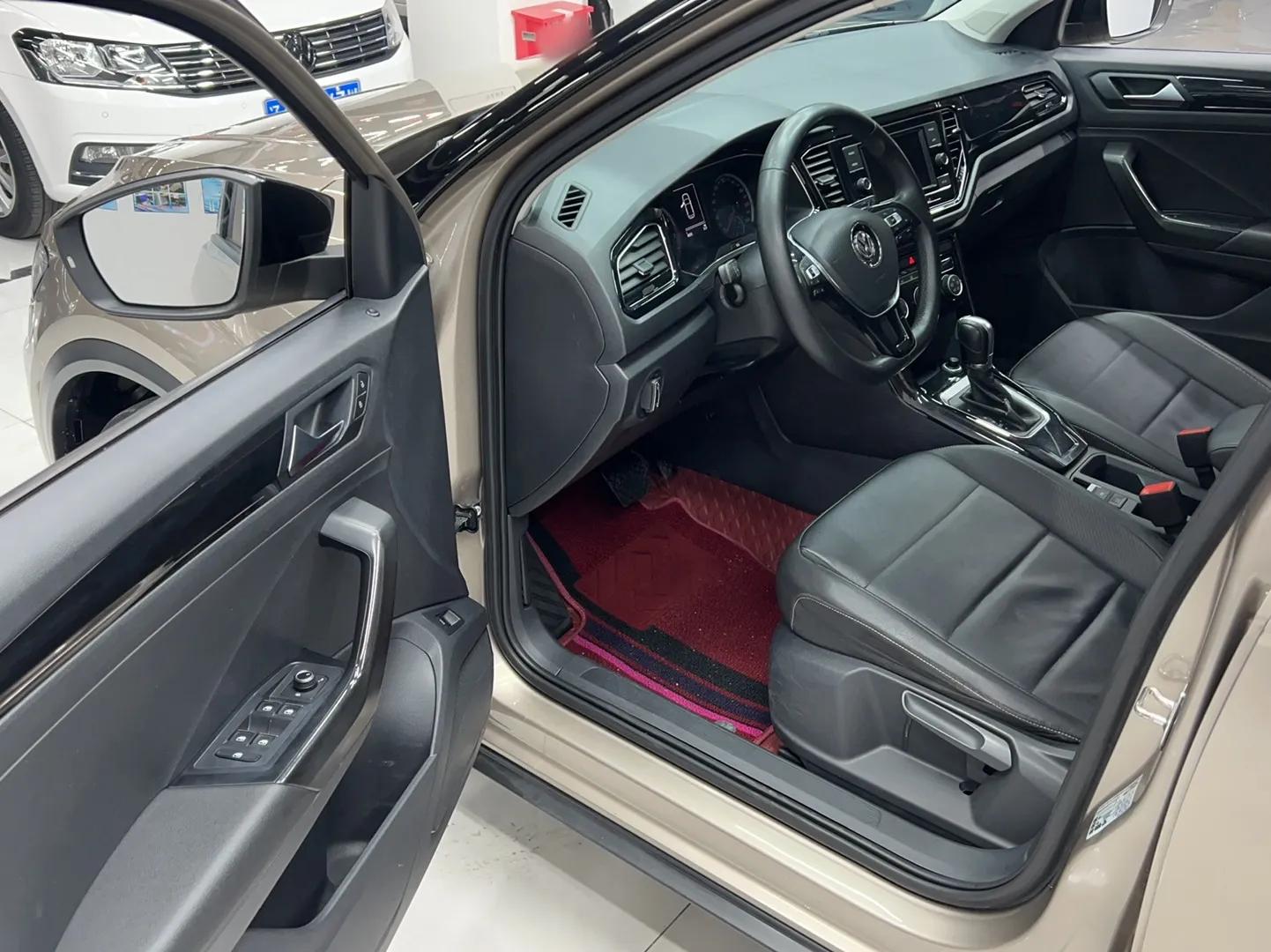 Volkswagen T-ROC 2018 280TSI DSG Two-Wheel-Drive Comfort Version China V Standard — миниатюра 17