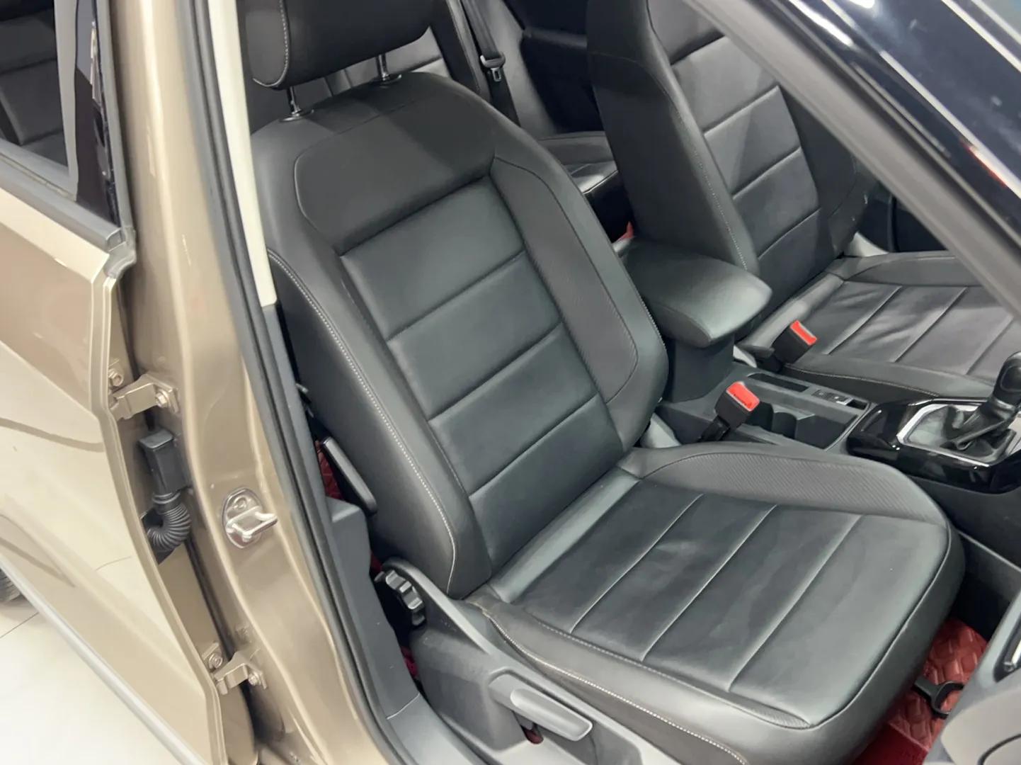 Volkswagen T-ROC 2018 280TSI DSG Two-Wheel-Drive Comfort Version China V Standard — миниатюра 10