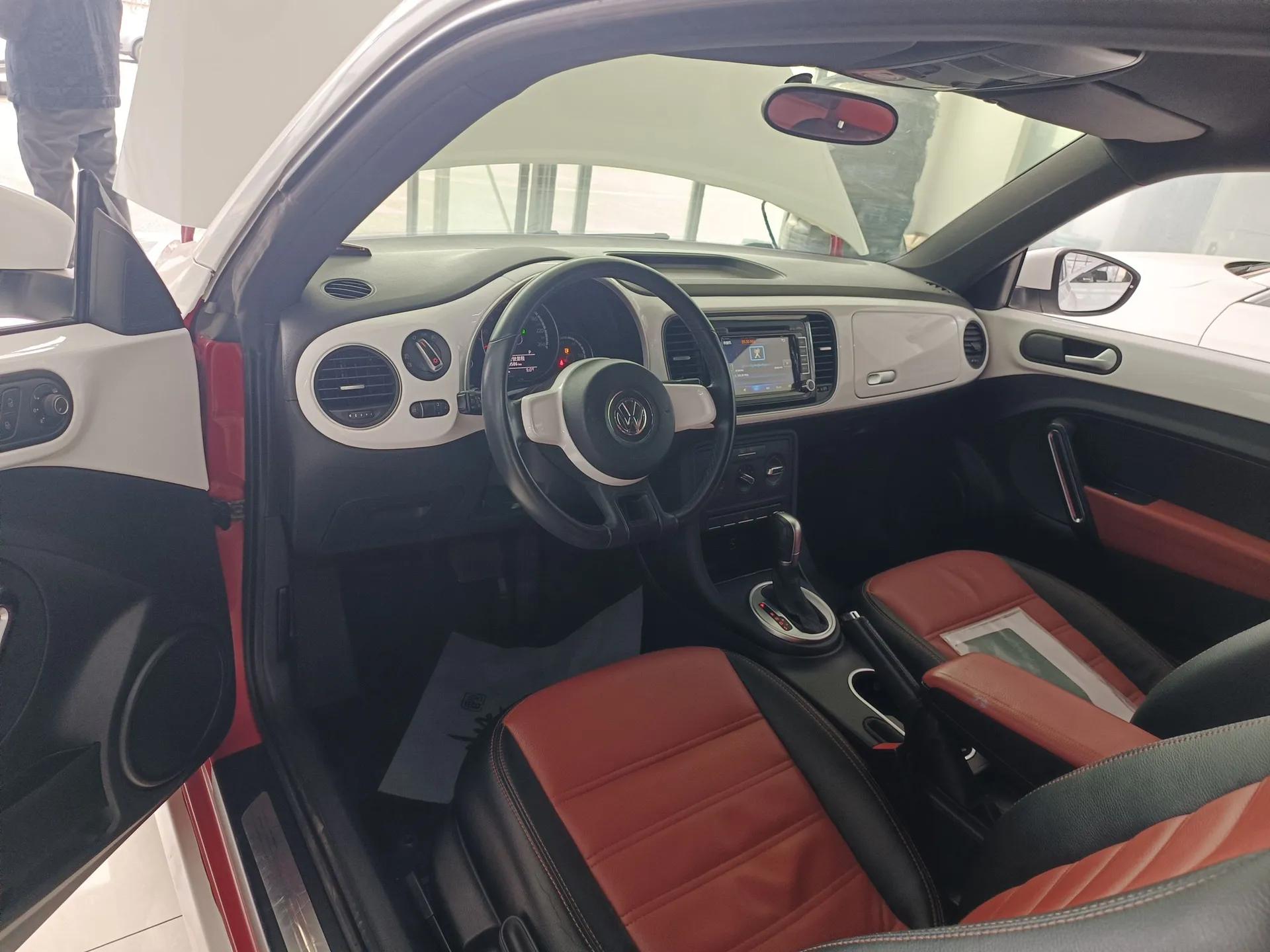 Volkswagen Beetle 2015 180TSI model — миниатюра 13