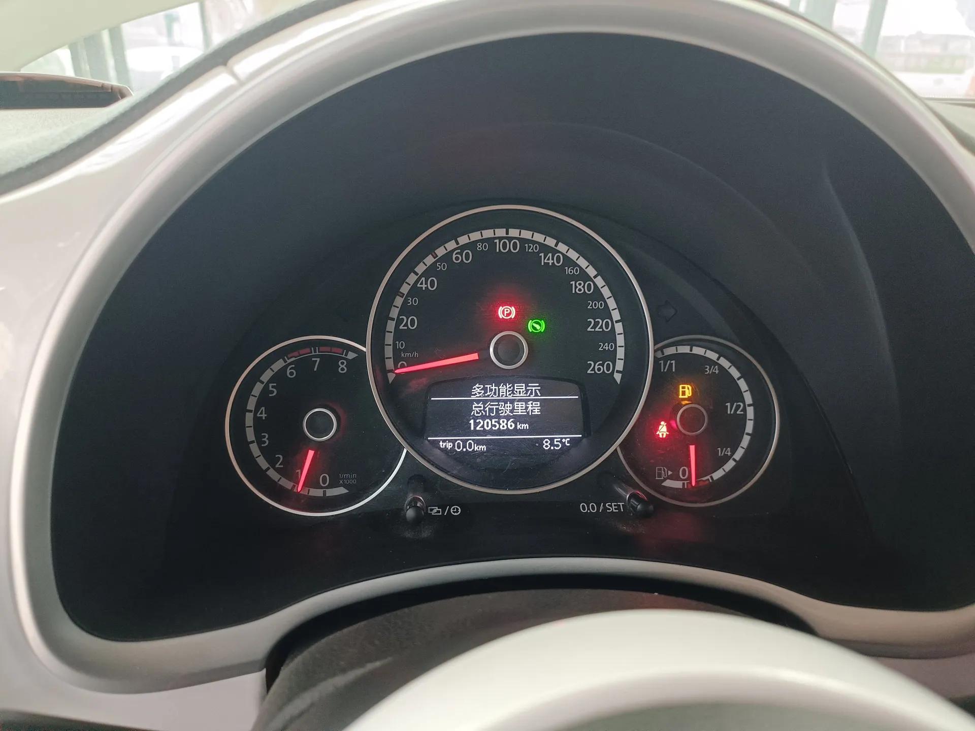 Volkswagen Beetle 2015 180TSI model — миниатюра 15