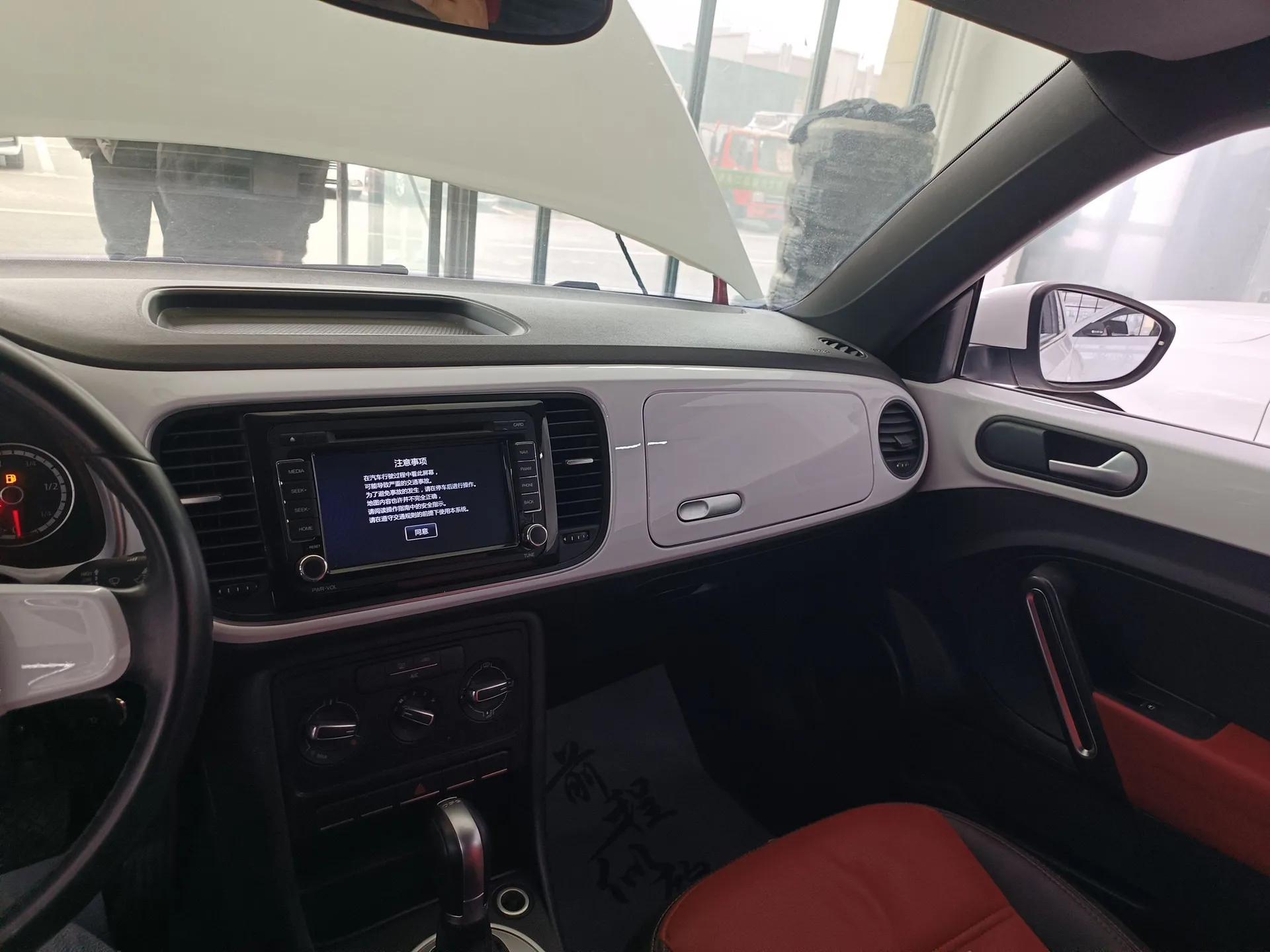 Volkswagen Beetle 2015 180TSI model — миниатюра 16