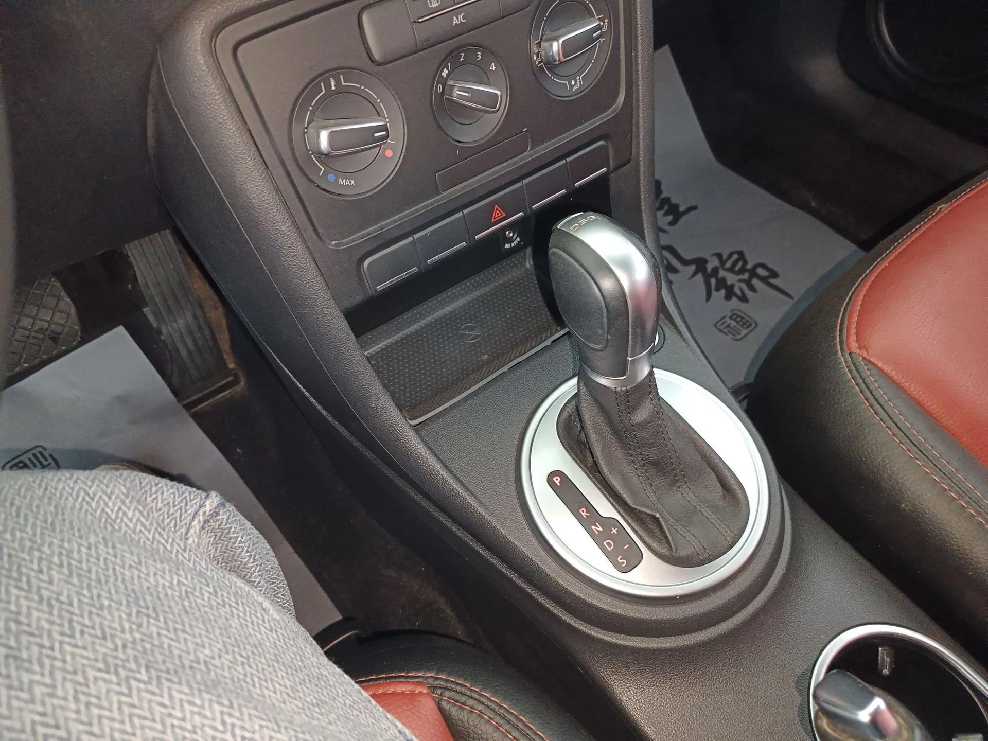 Volkswagen Beetle 2015 180TSI model — миниатюра 17