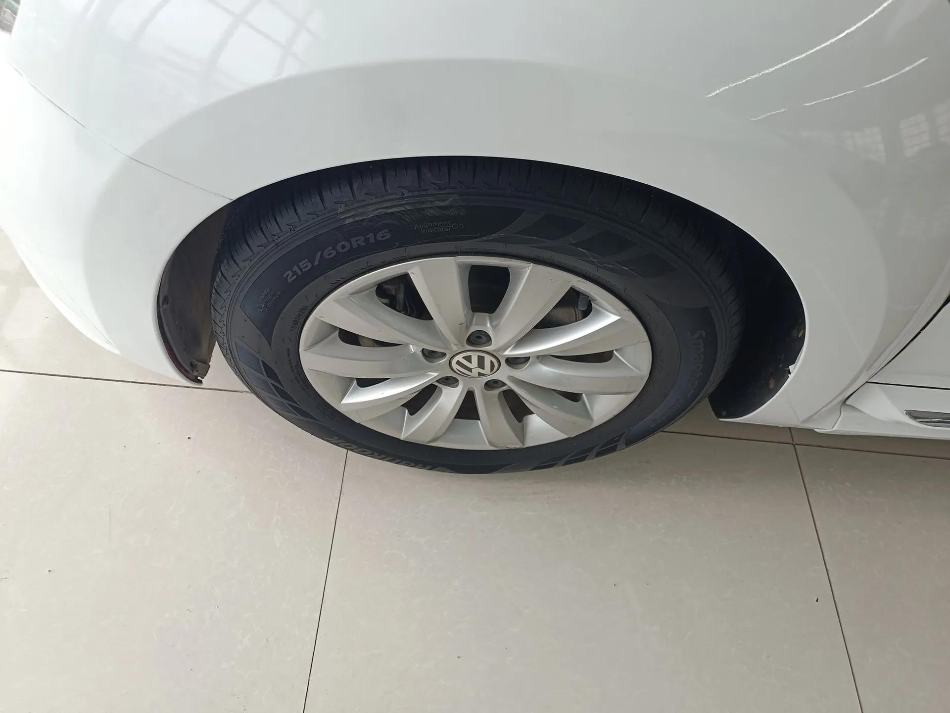Volkswagen Beetle 2015 180TSI model — миниатюра 8