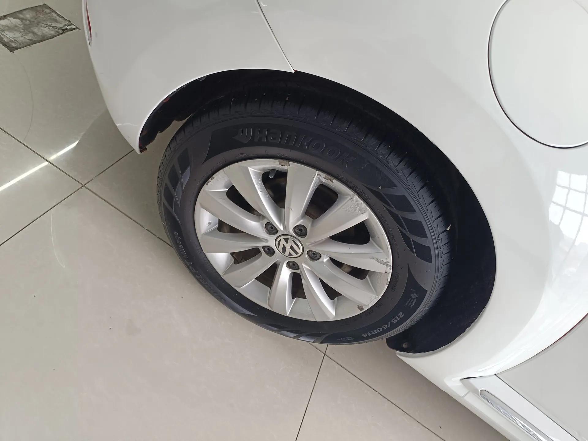 Volkswagen Beetle 2015 180TSI model — миниатюра 10