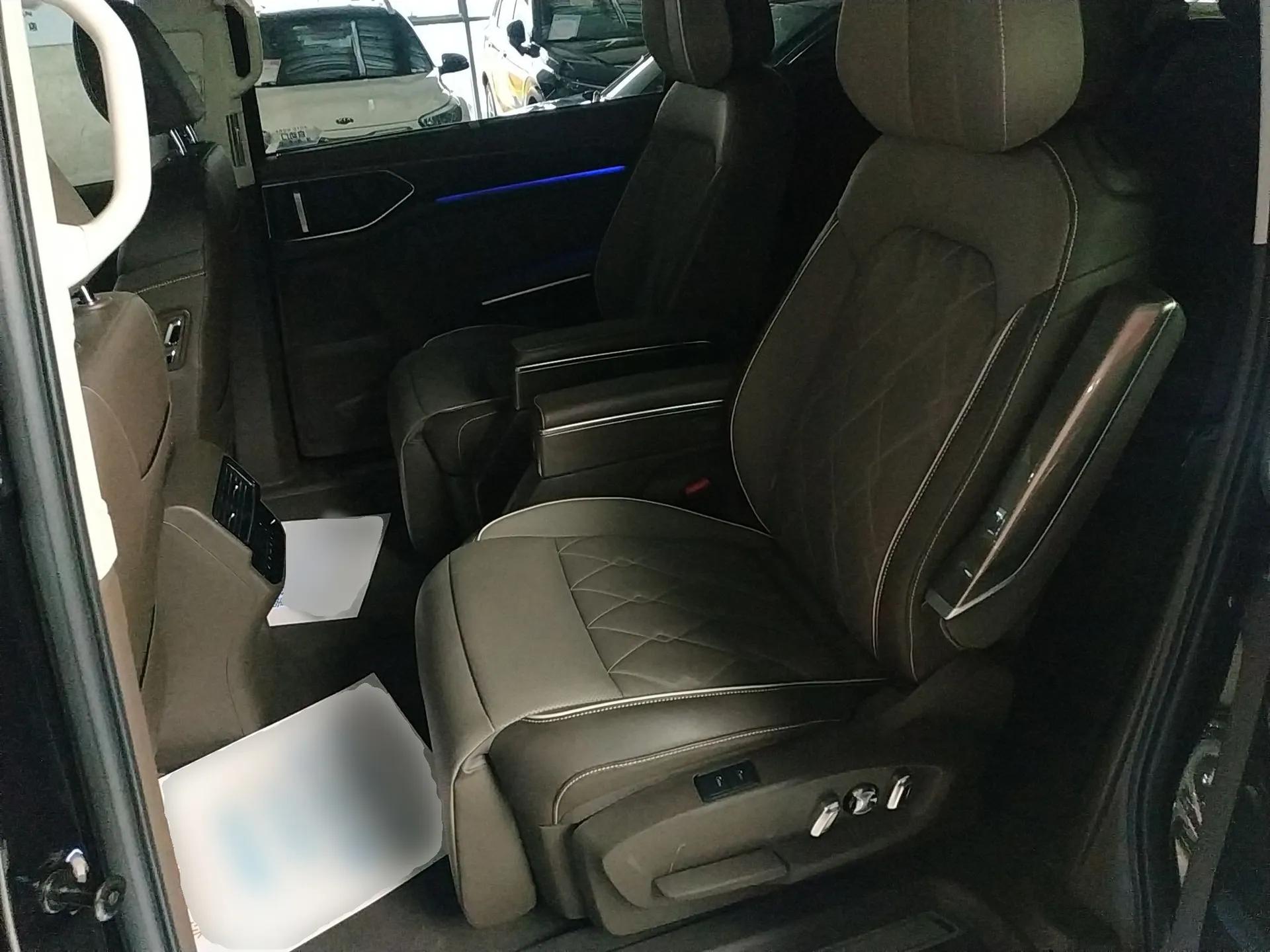 Volkswagen Viloran 2024 380TSI Premium Edition — миниатюра 22