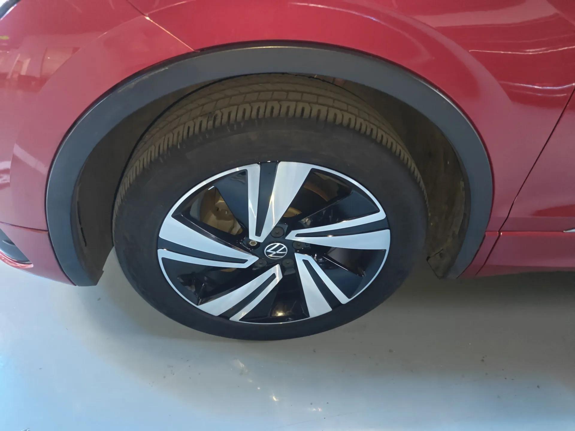 Volkswagen Tiguan X 2021 330TSI Two-Wheel-Drive Flagship Edition — миниатюра 3