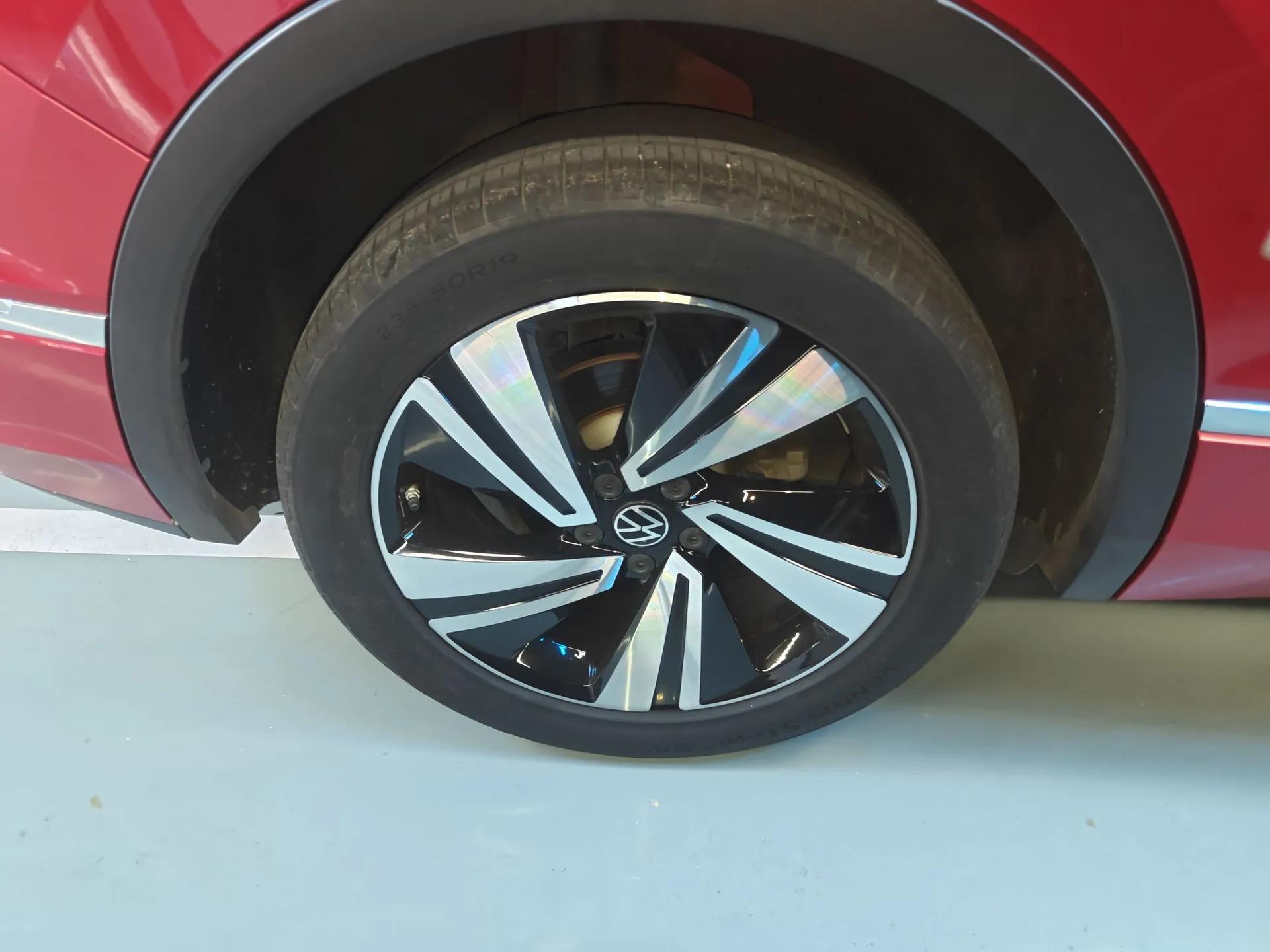 Volkswagen Tiguan X 2021 330TSI Two-Wheel-Drive Flagship Edition — миниатюра 4