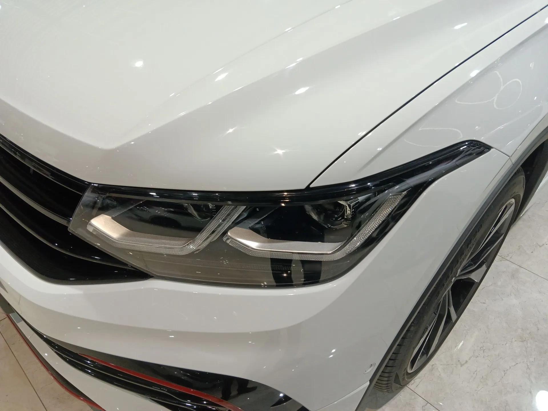 Volkswagen Tiguan X 2023 330TSI Two-Wheel-Drive Prestige Flagship Edition — миниатюра 2