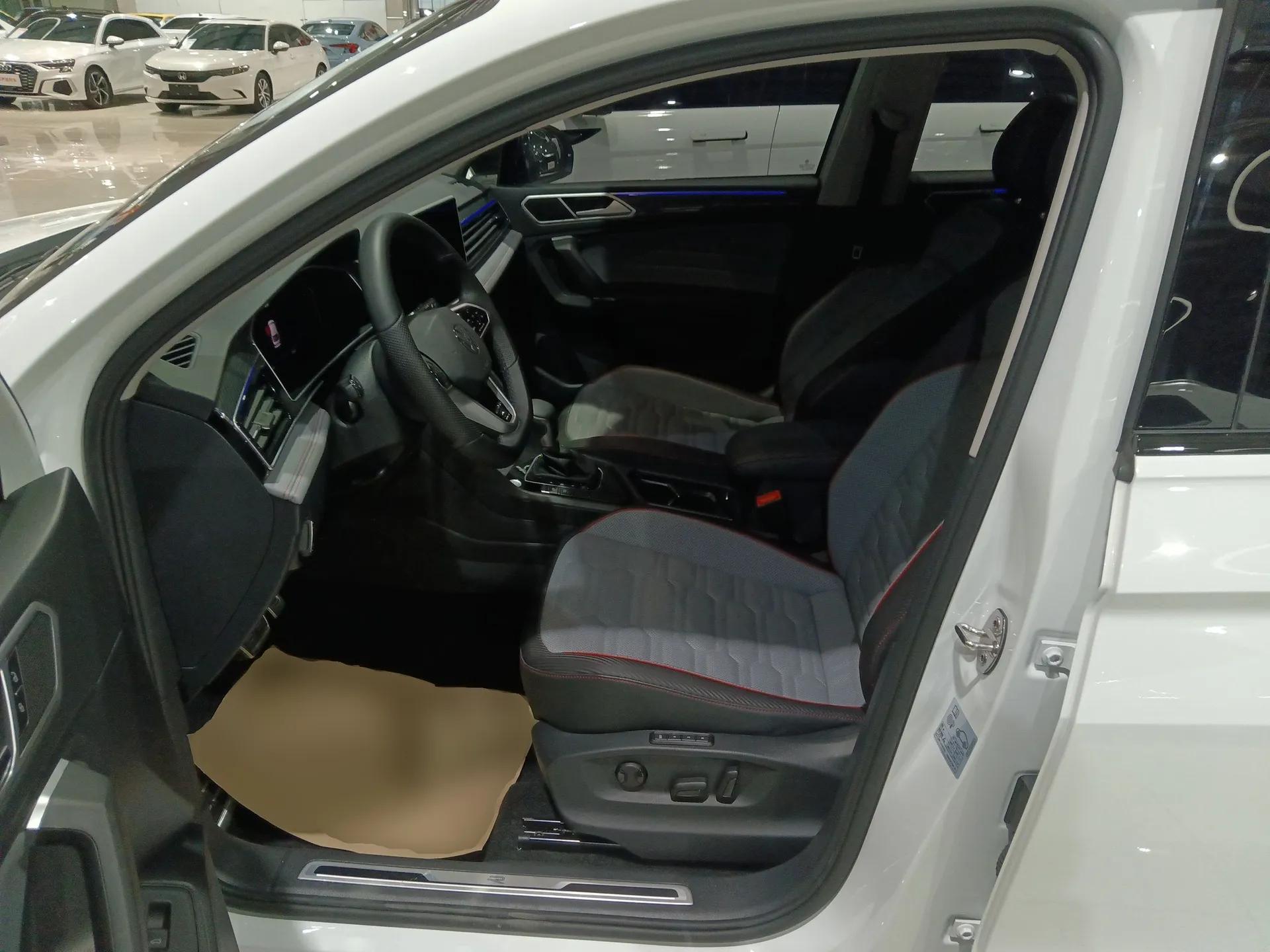 Volkswagen Tiguan X 2023 330TSI Two-Wheel-Drive Prestige Flagship Edition — миниатюра 16