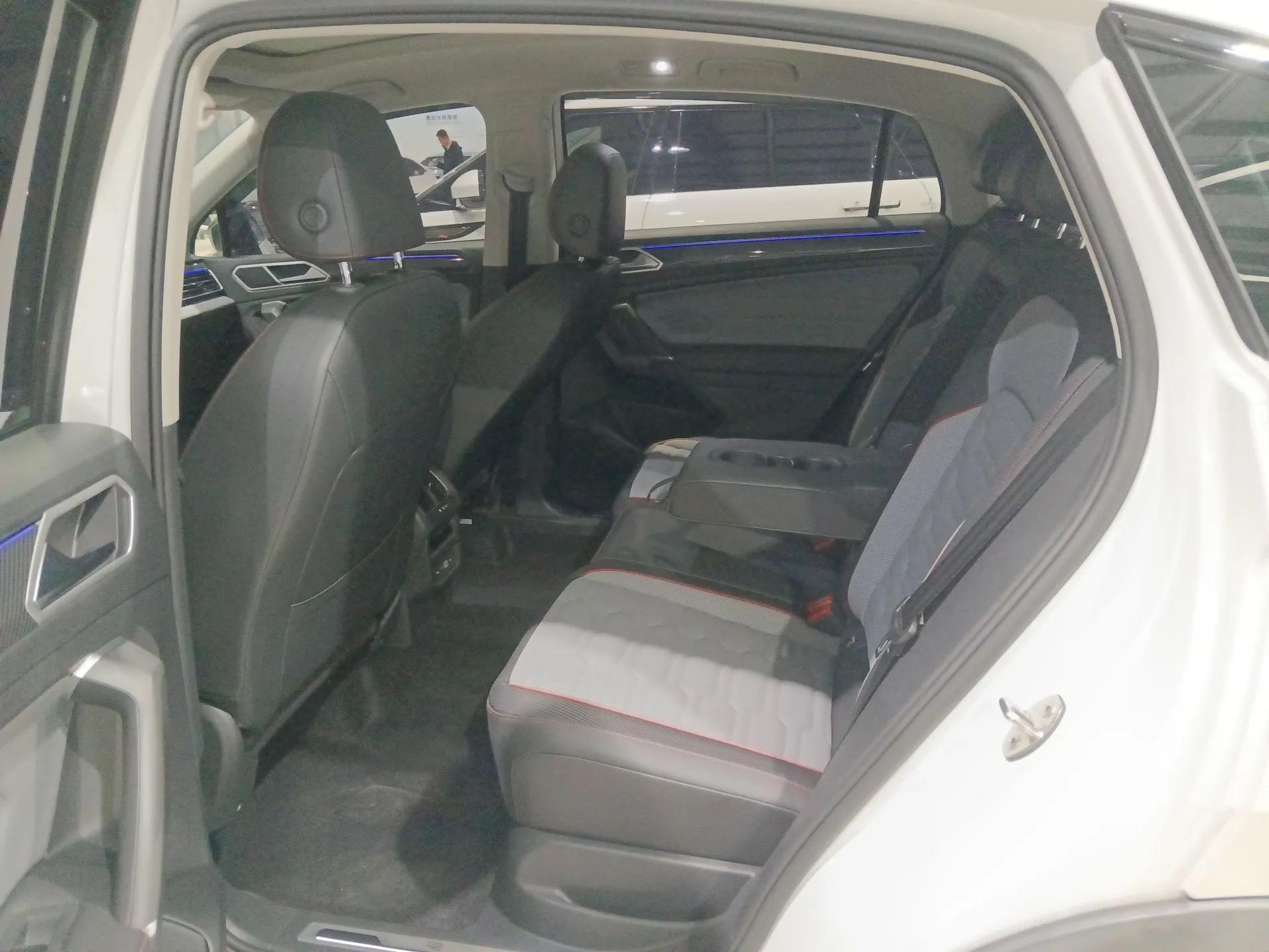Volkswagen Tiguan X 2023 330TSI Two-Wheel-Drive Prestige Flagship Edition — миниатюра 22