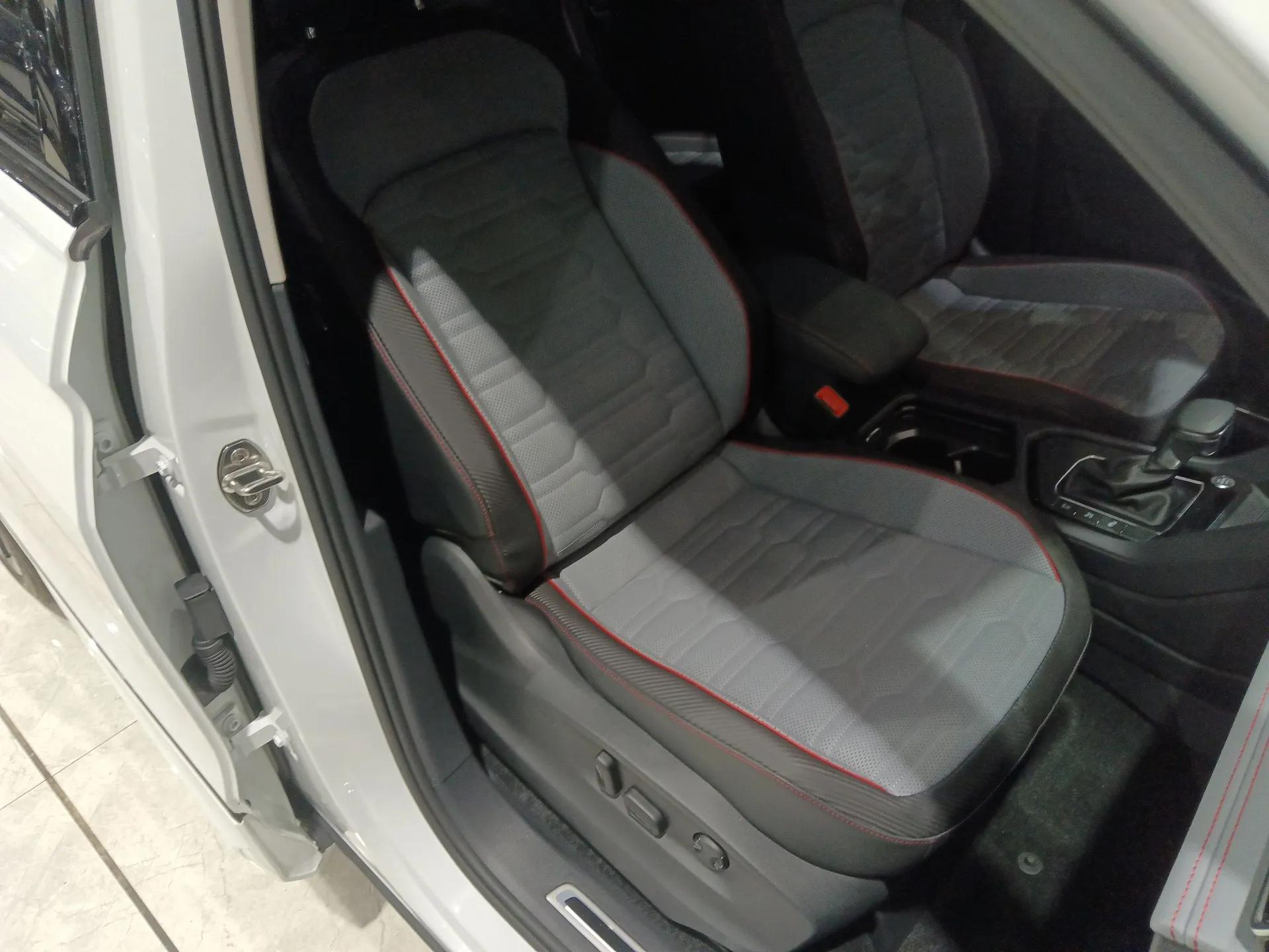 Volkswagen Tiguan X 2023 330TSI Two-Wheel-Drive Prestige Flagship Edition — миниатюра 23