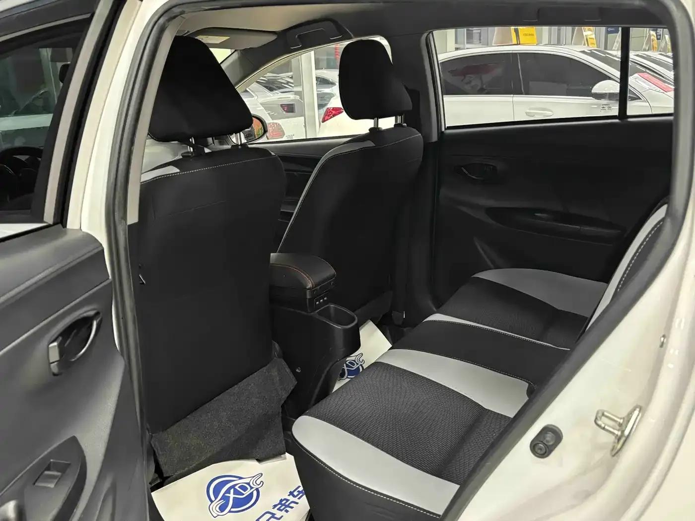 YARiS L Zhixuan 2022 1.5L CVT Leading PLUS Edition — миниатюра 6