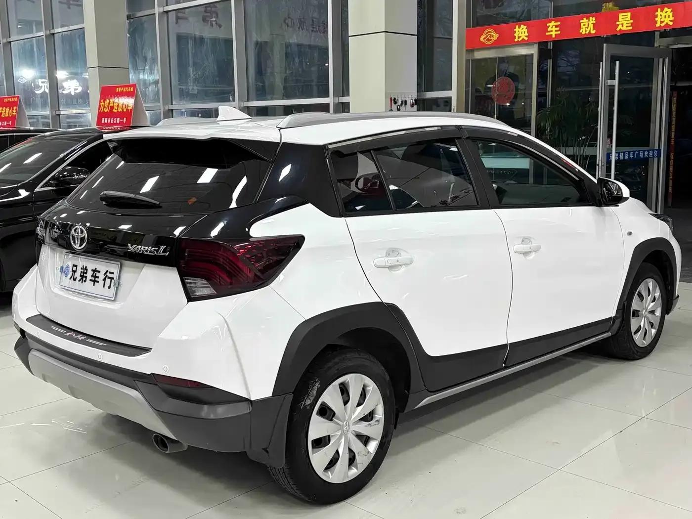 YARiS L Zhixuan 2022 1.5L CVT Leading PLUS Edition — миниатюра 8