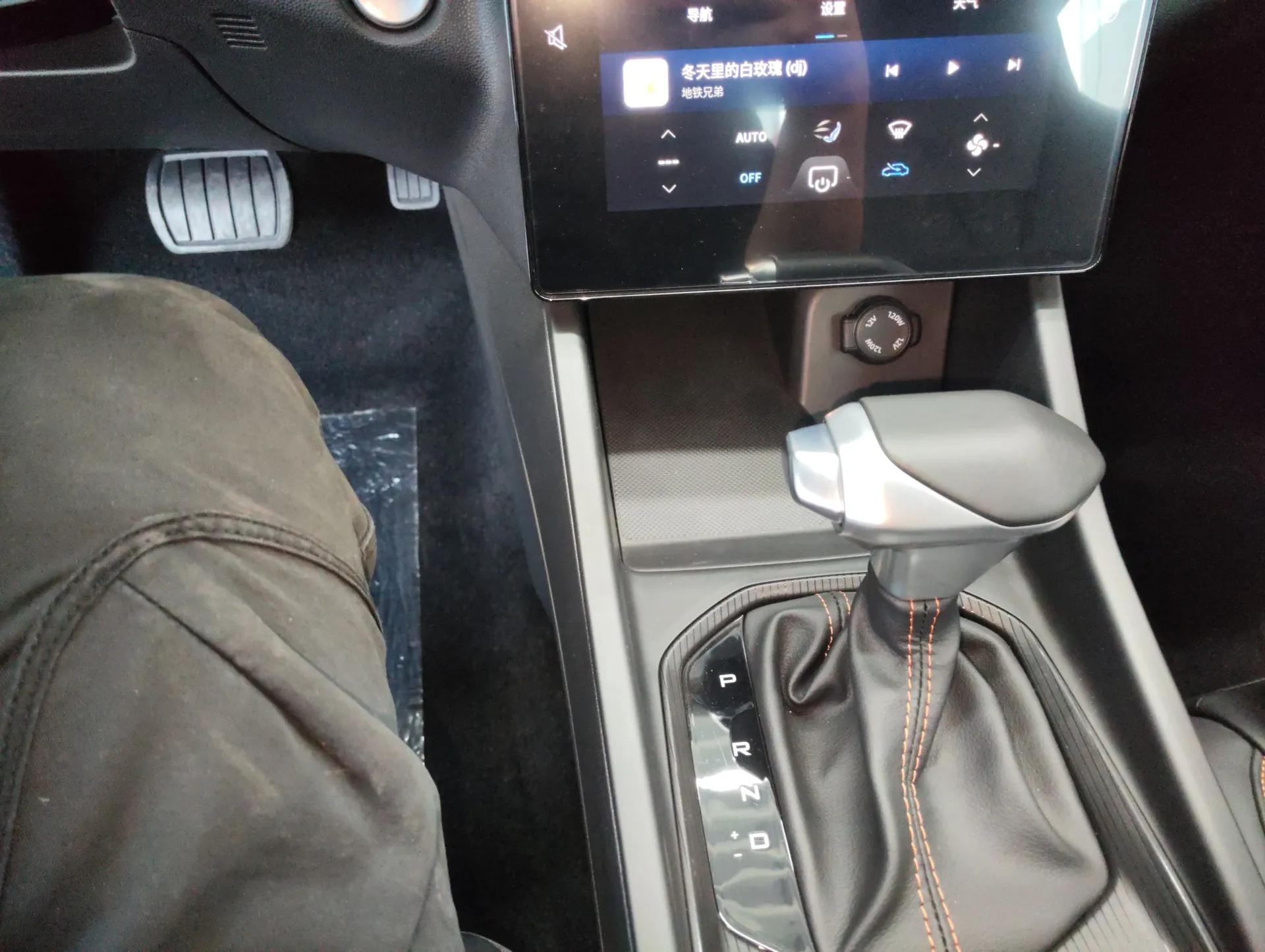 Dongfeng Aeolus Yixuan 2025 1.5L Automatic Luxury Version — миниатюра 17