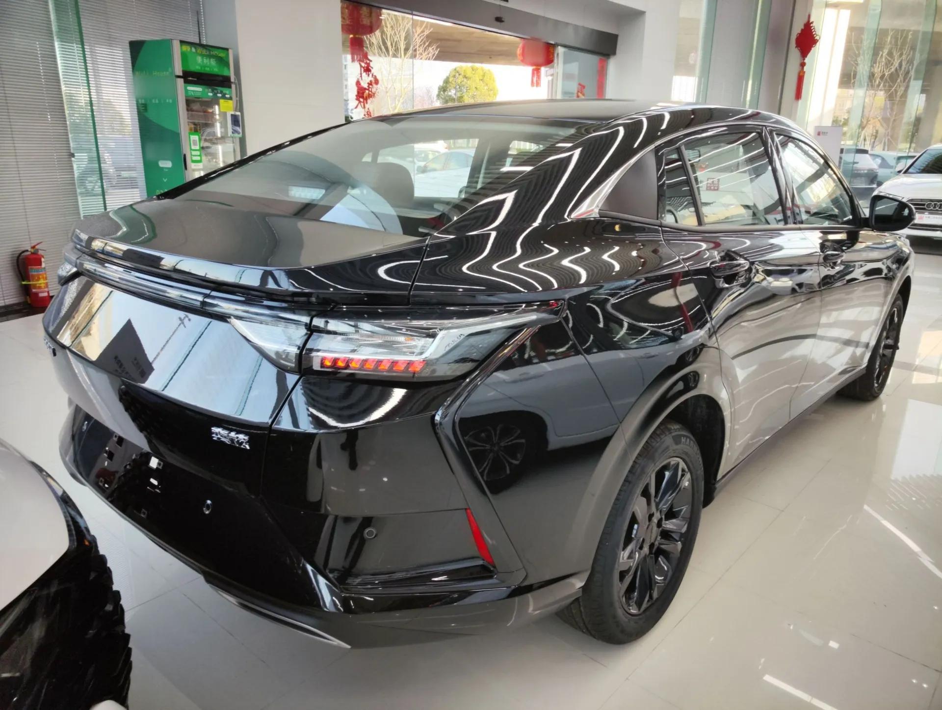 Dongfeng Aeolus Yixuan 2025 1.5L Automatic Luxury Version — миниатюра 6