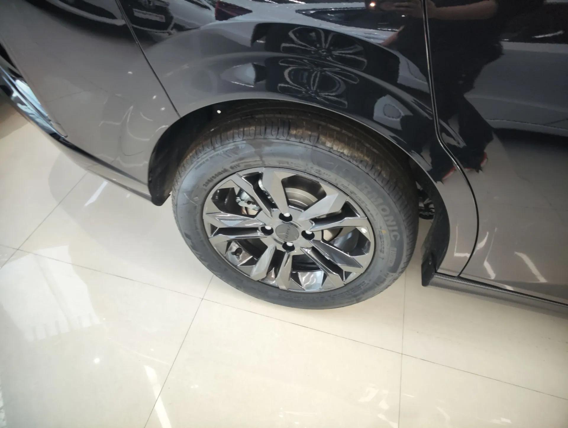 Dongfeng Aeolus Yixuan 2025 1.5L Automatic Luxury Version — миниатюра 10